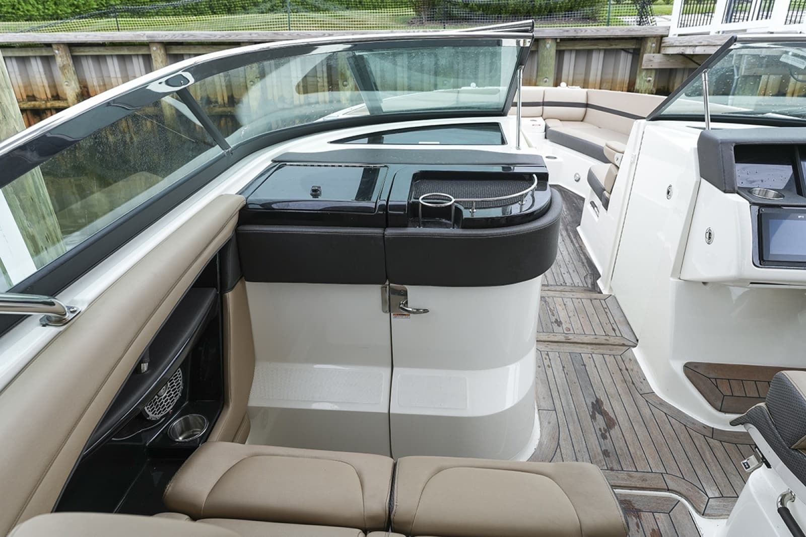 2018 Sea Ray SLX 350 - Photo 15