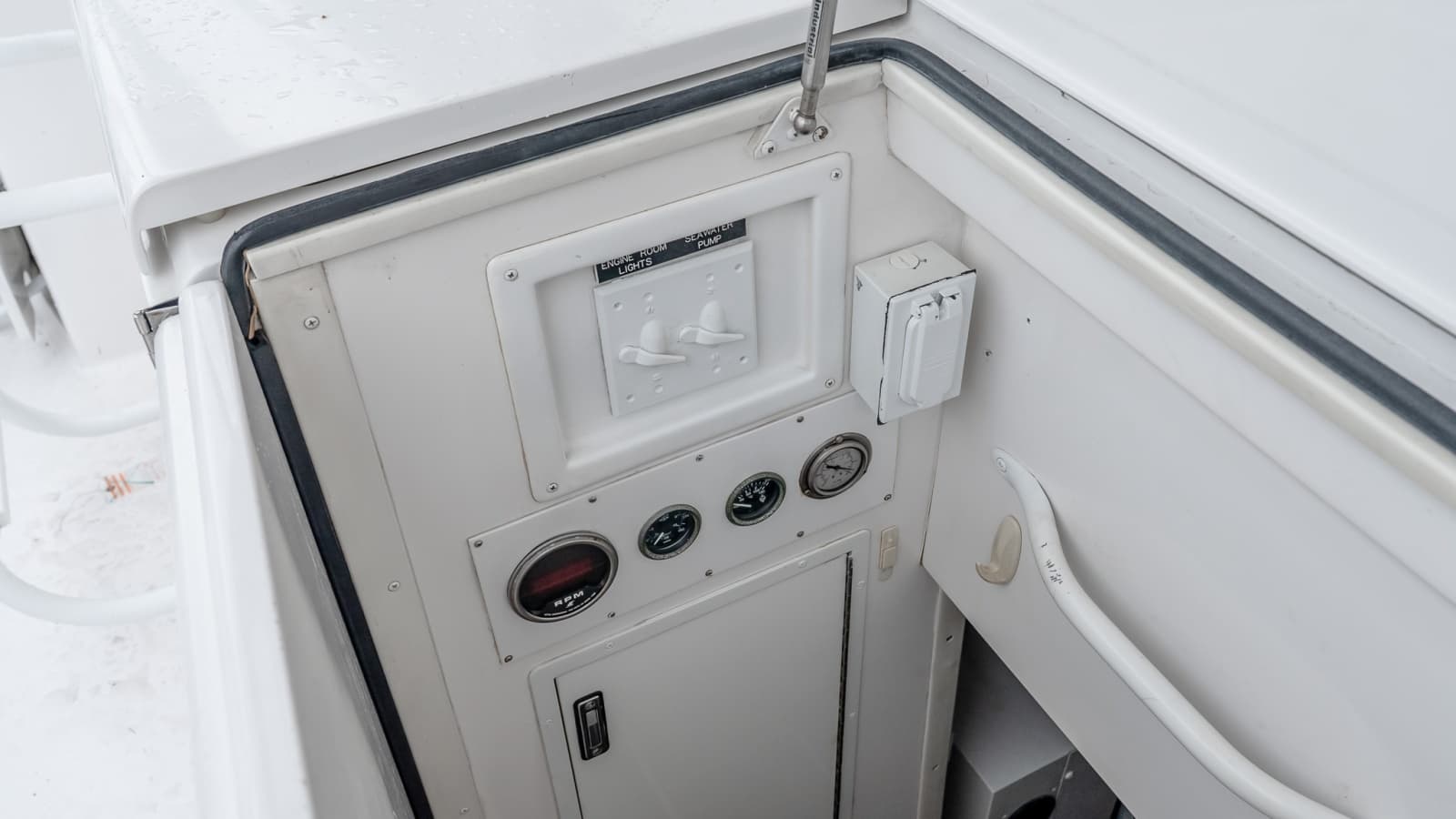 2000 Viking 50 Convertible - Photo 31