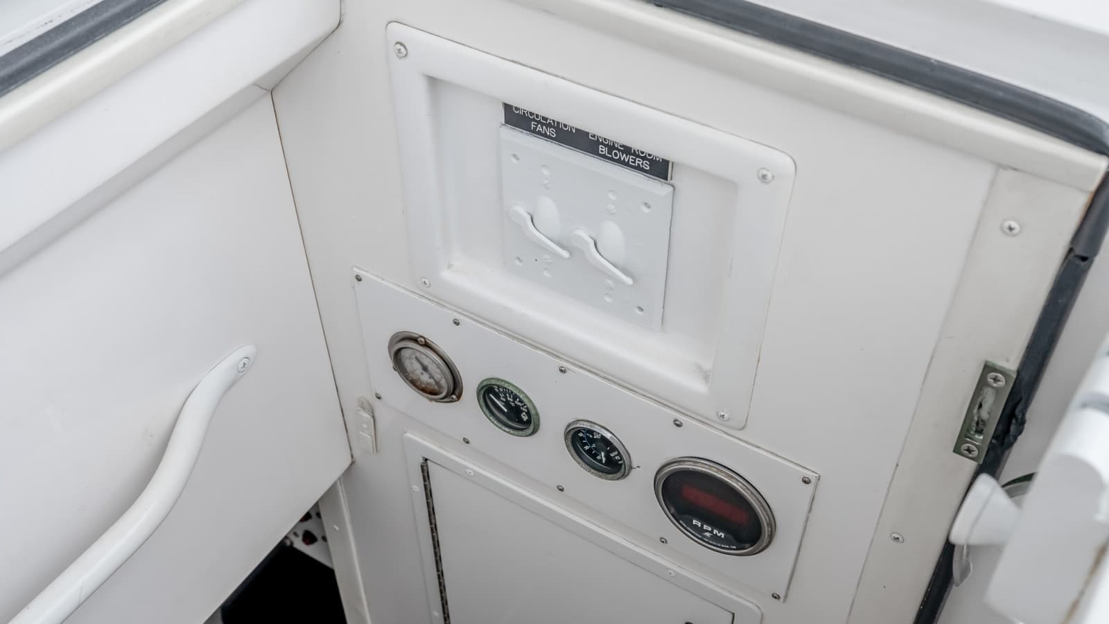 2000 Viking 50 Convertible - Photo 30