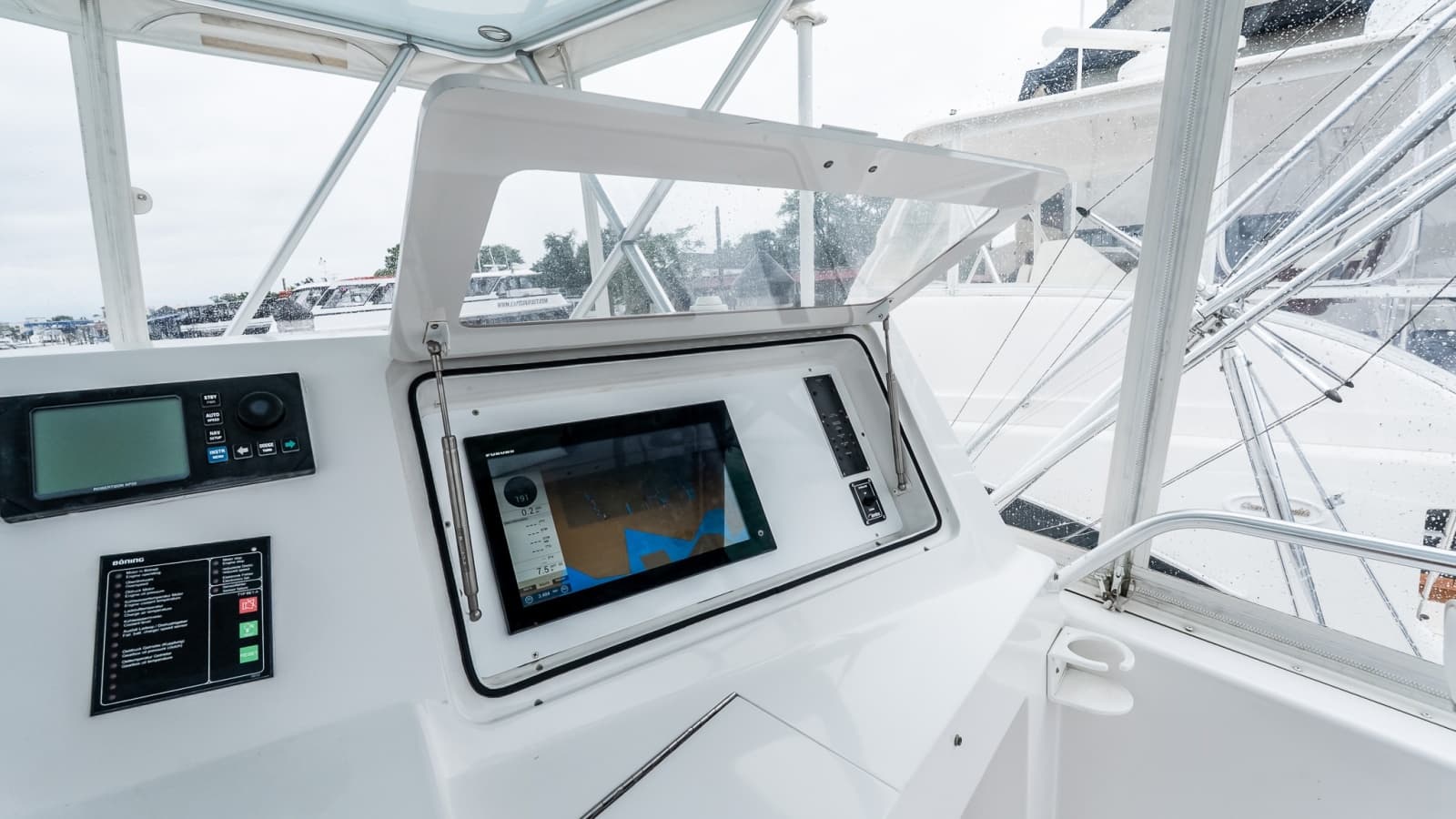 2000 Viking 50 Convertible - Photo 20