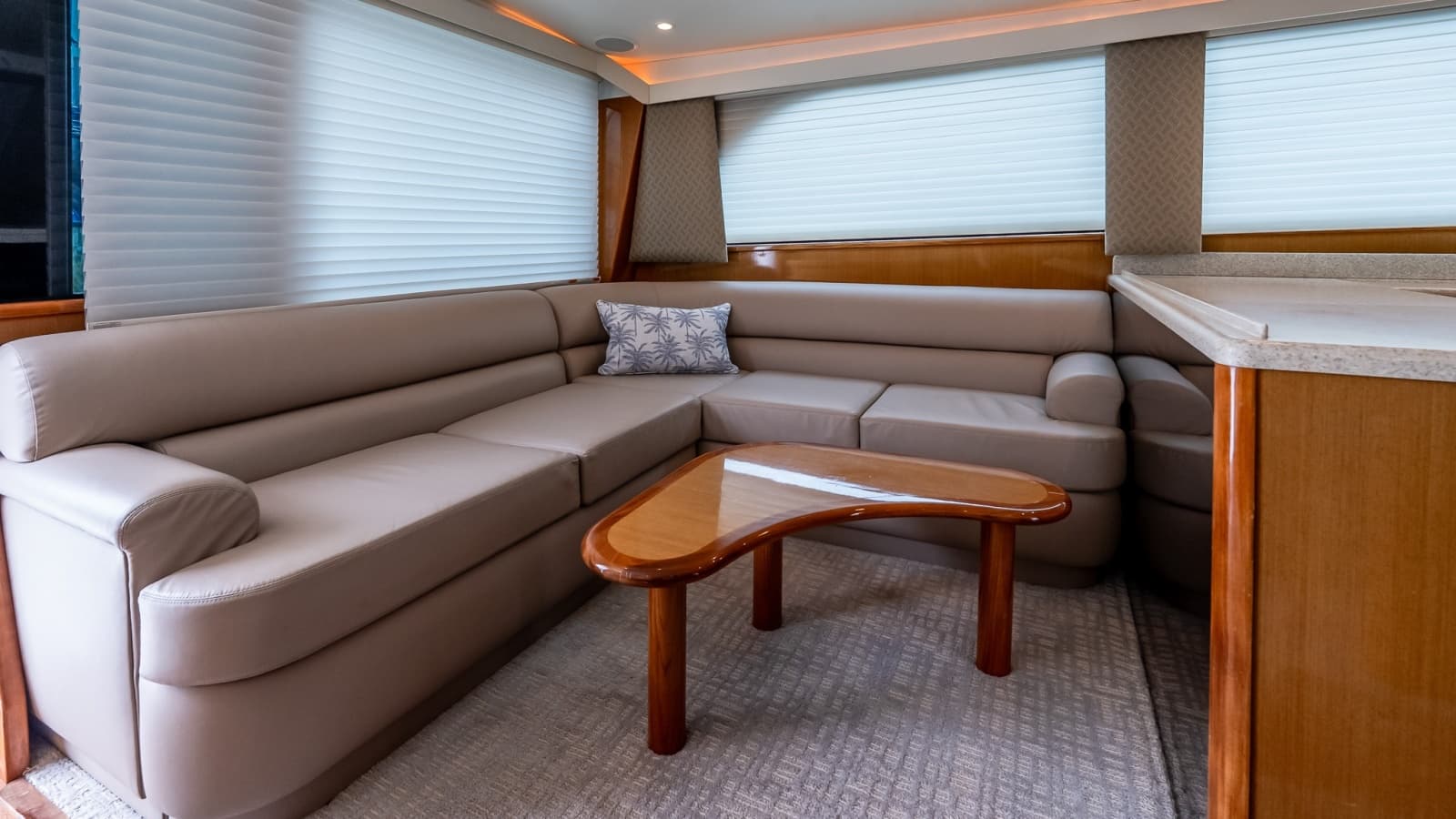 2000 Viking 50 Convertible - Photo 33