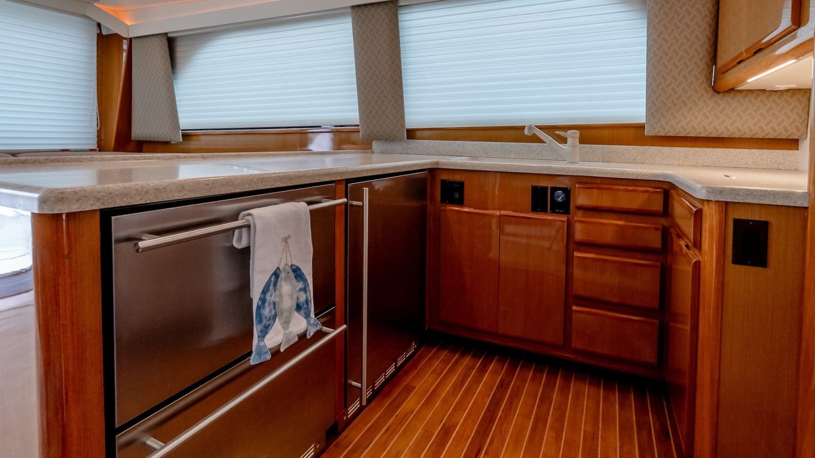 2000 Viking 50 Convertible - Photo 37