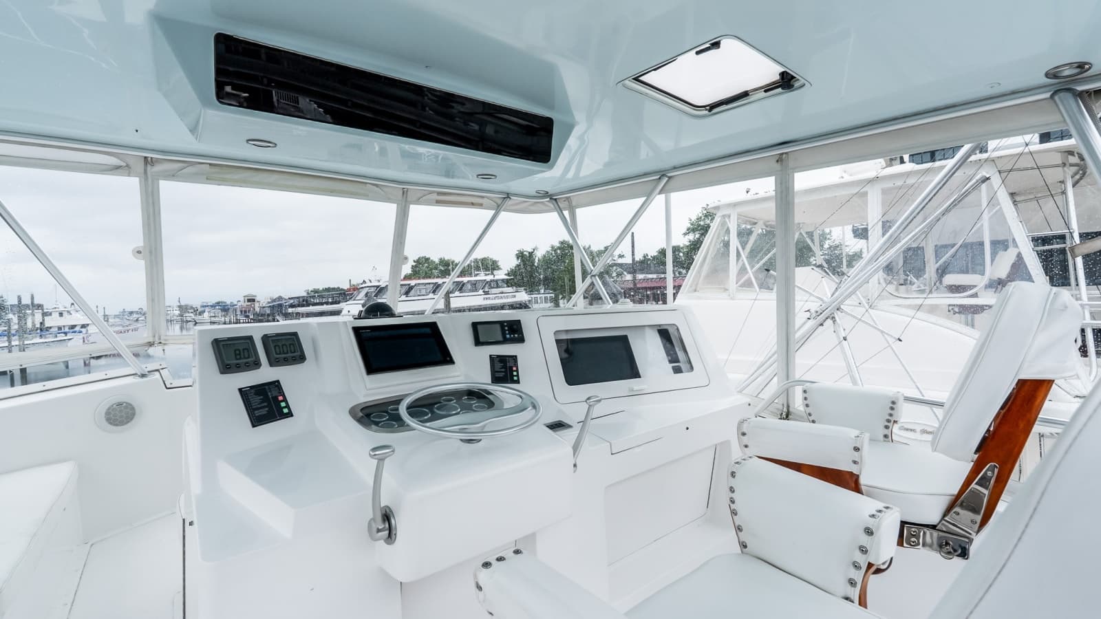 2000 Viking 50 Convertible - Photo 16