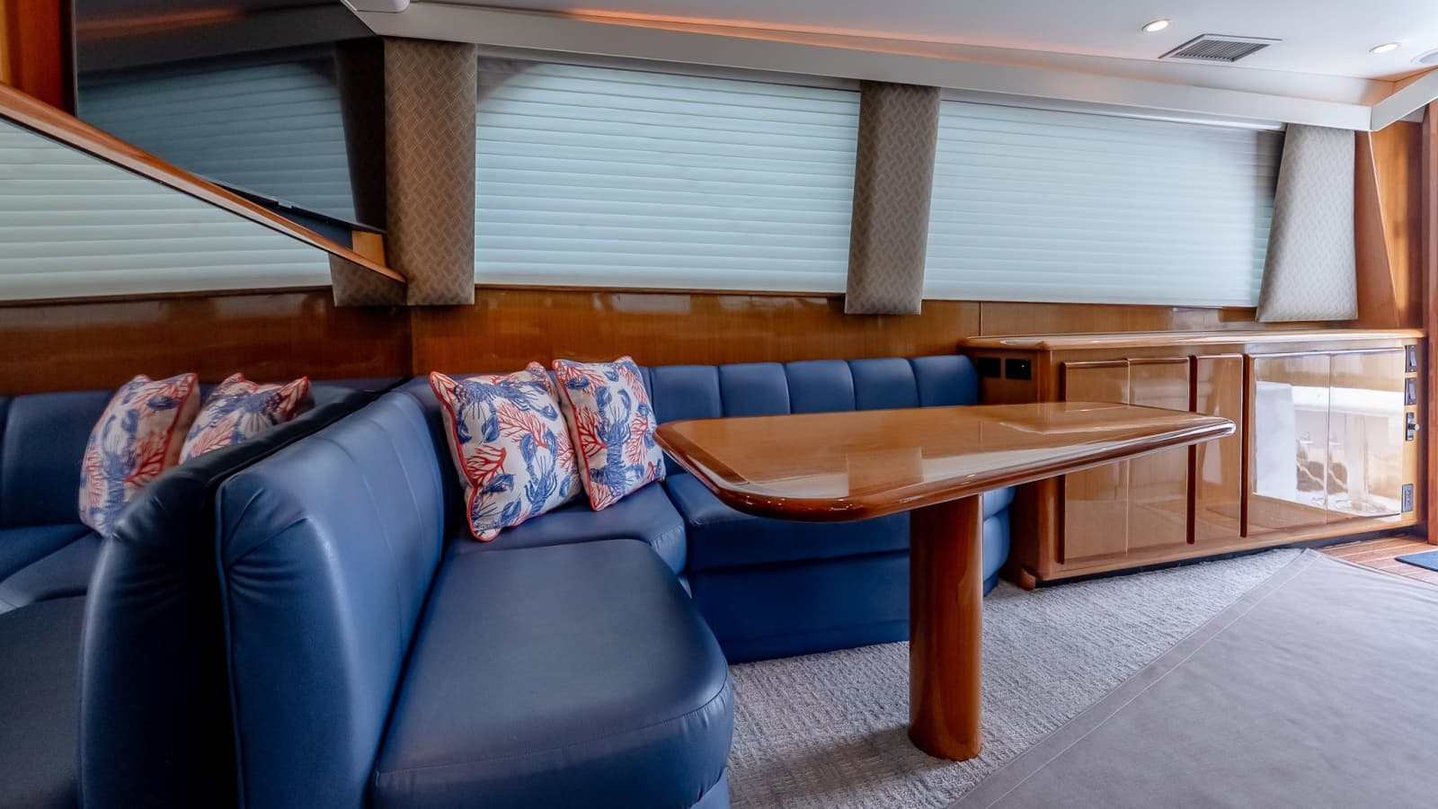 2000 Viking 50 Convertible - Photo 35