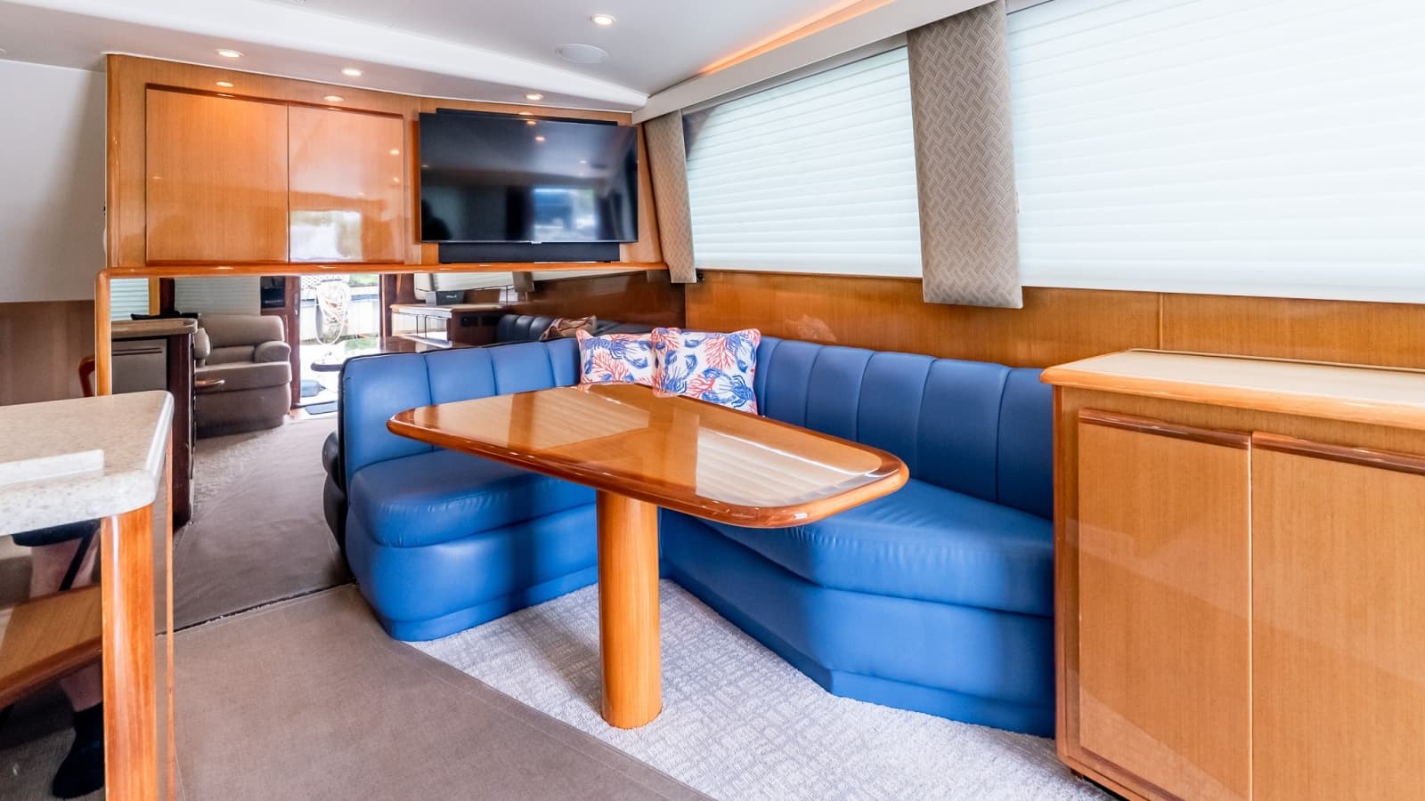 2000 Viking 50 Convertible - Photo 34