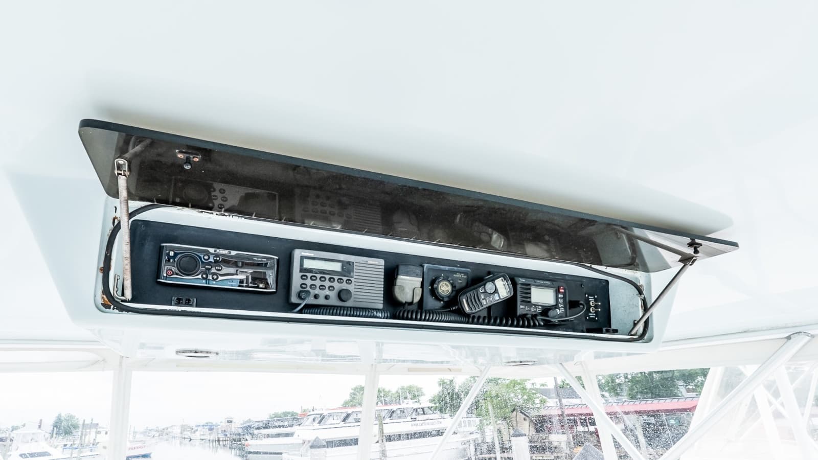 2000 Viking 50 Convertible - Photo 18