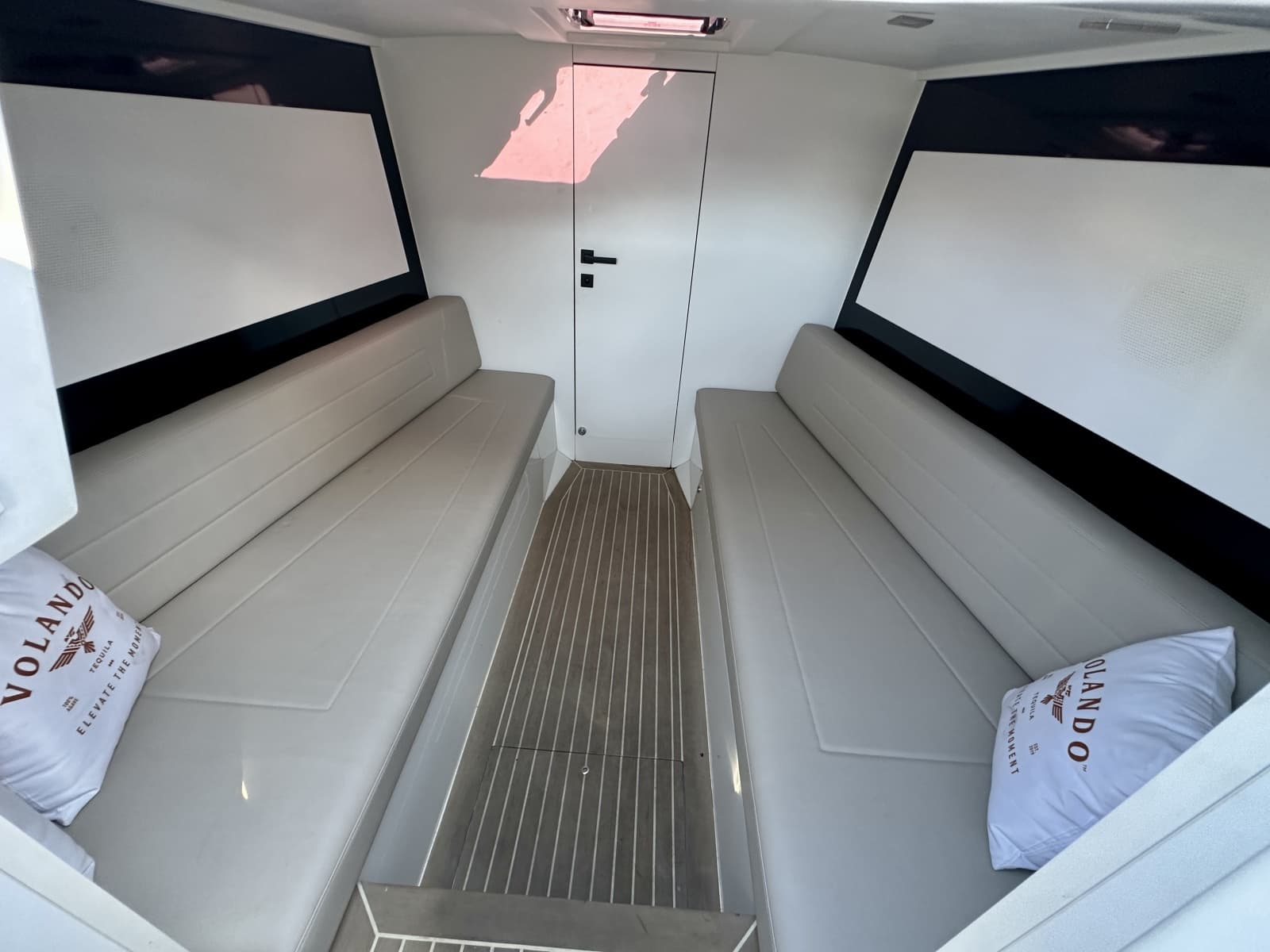 2023 VanDutch 32 - Photo 13