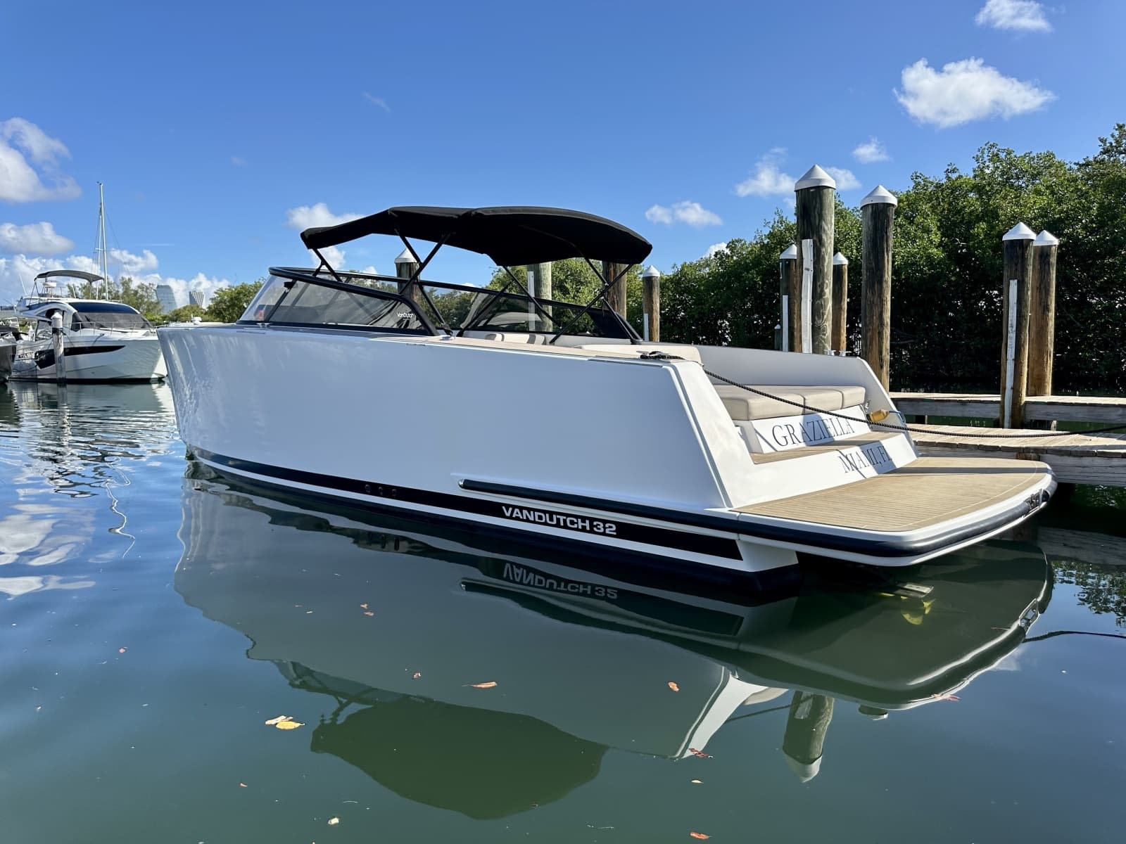 2023 VanDutch 32 - Photo 2