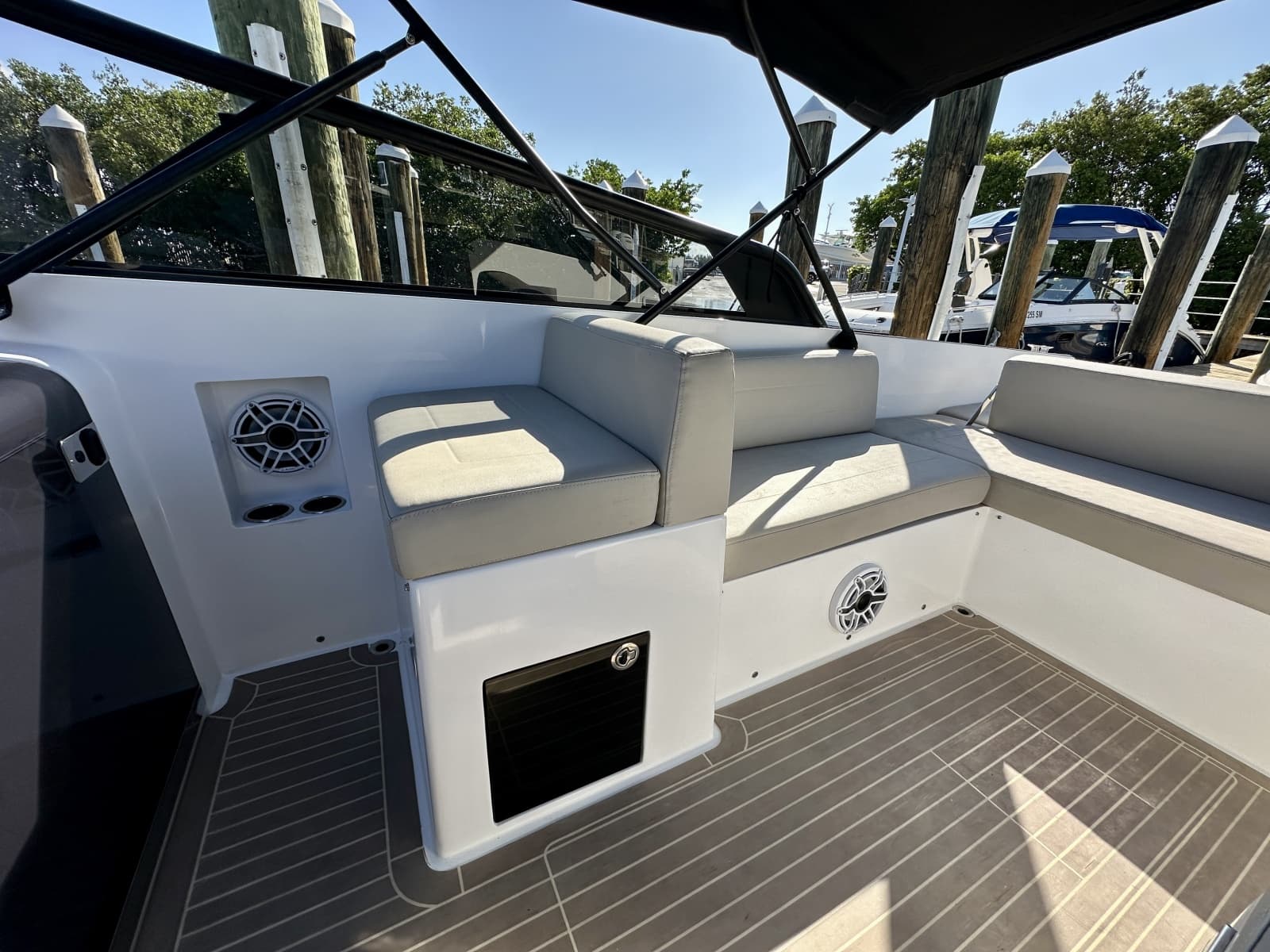 2023 VanDutch 32 - Photo 7