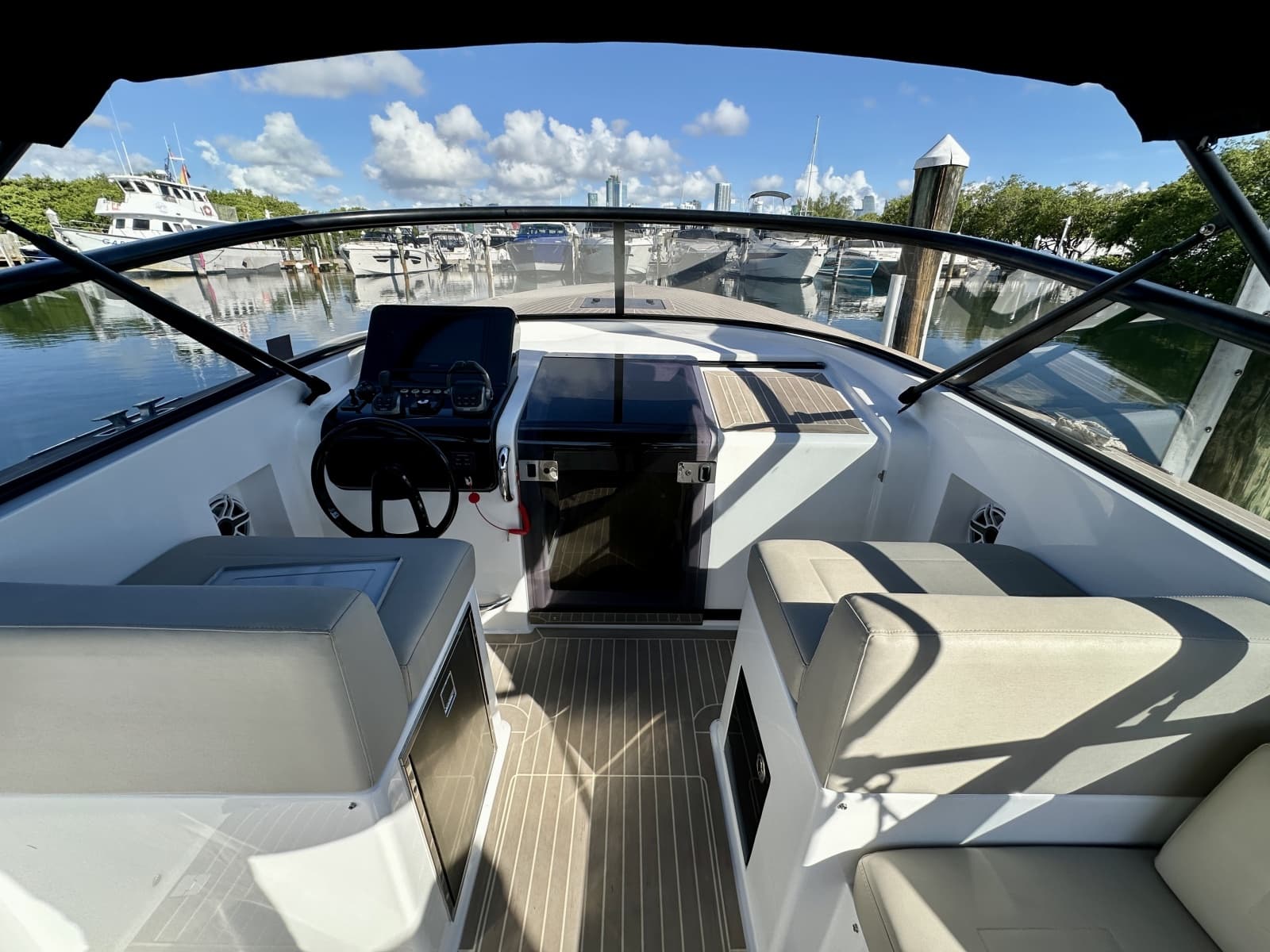 2023 VanDutch 32 - Photo 6