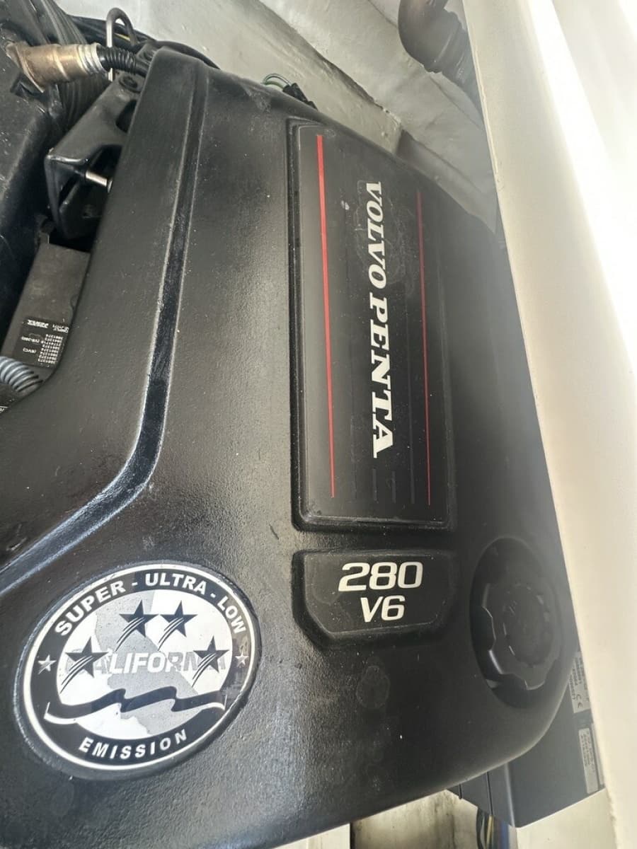2023 VanDutch 32 - Photo 24