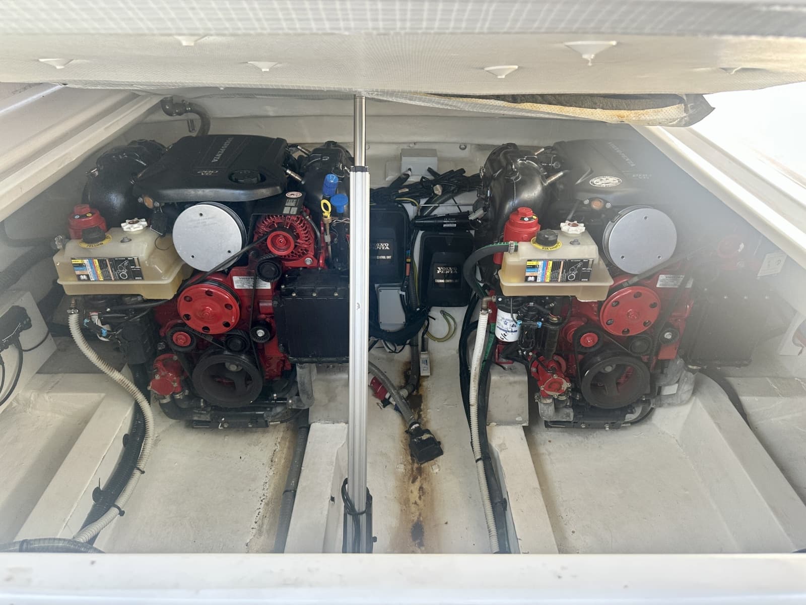 2023 VanDutch 32 - Photo 23