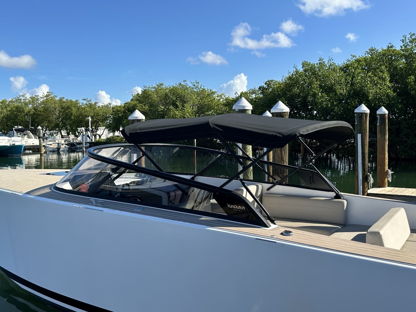2023 VanDutch 32 - Photo 22
