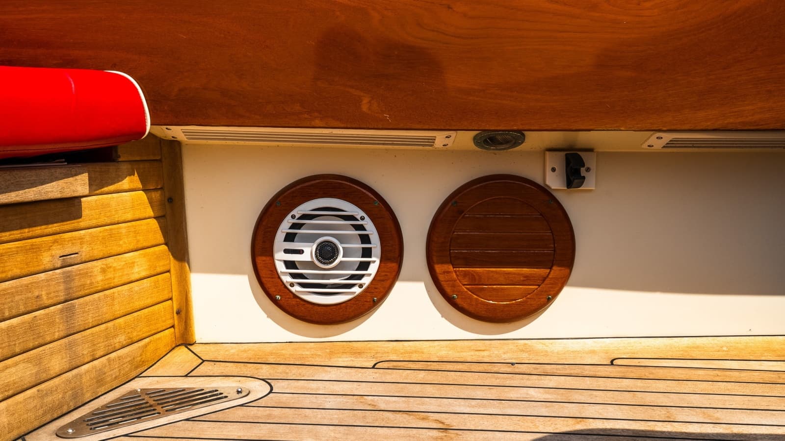 2005 Hinckley Talaria 29R - Photo 19
