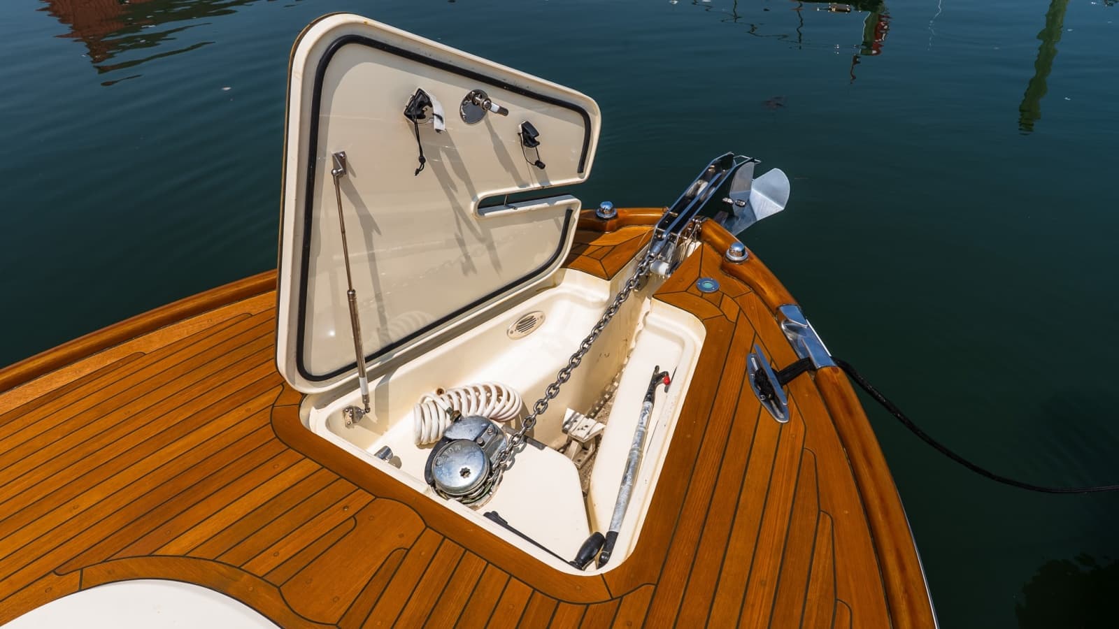 2005 Hinckley Talaria 29R - Photo 38
