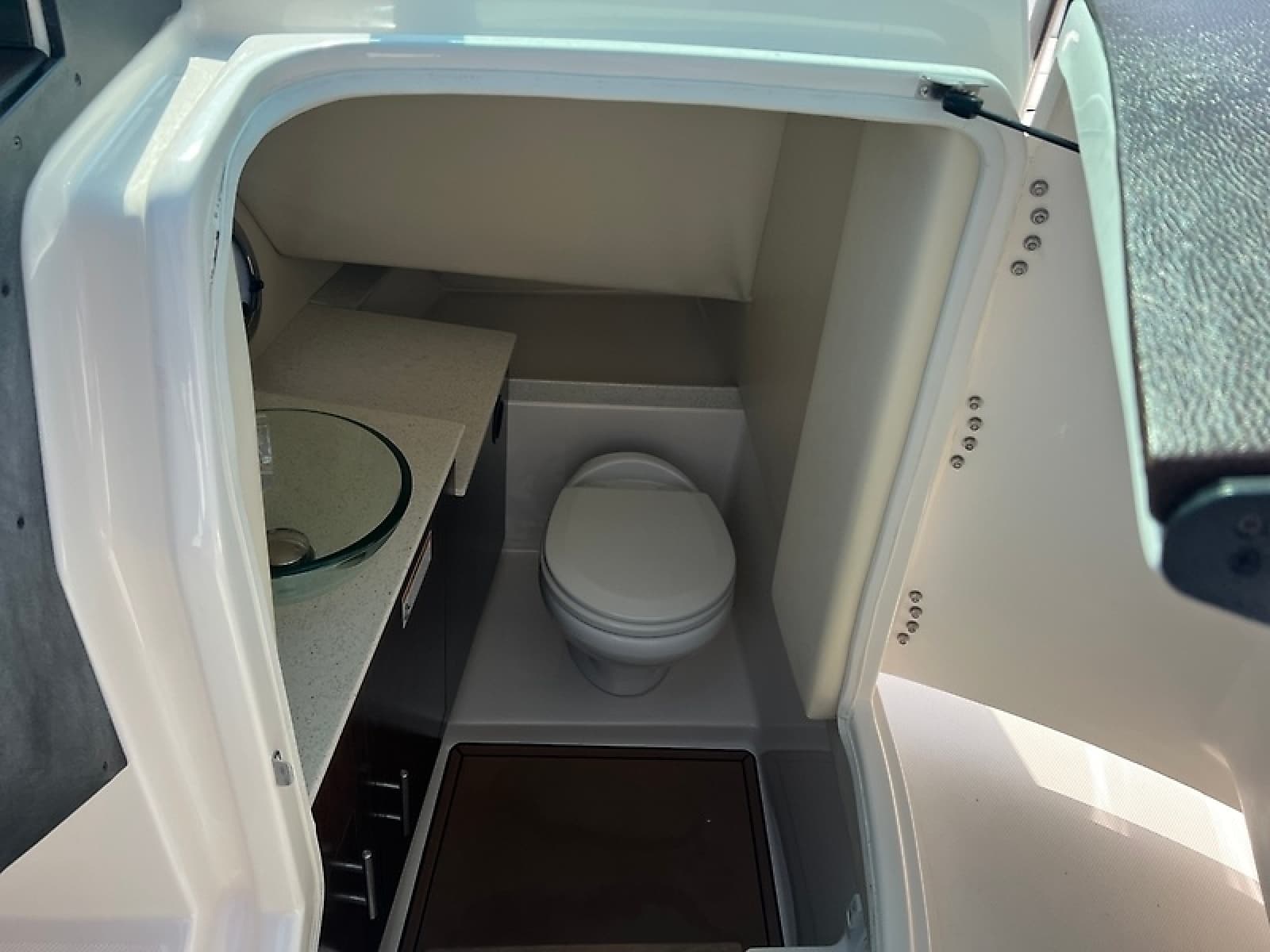 2016 Regal 3200 Bowrider - Photo 27