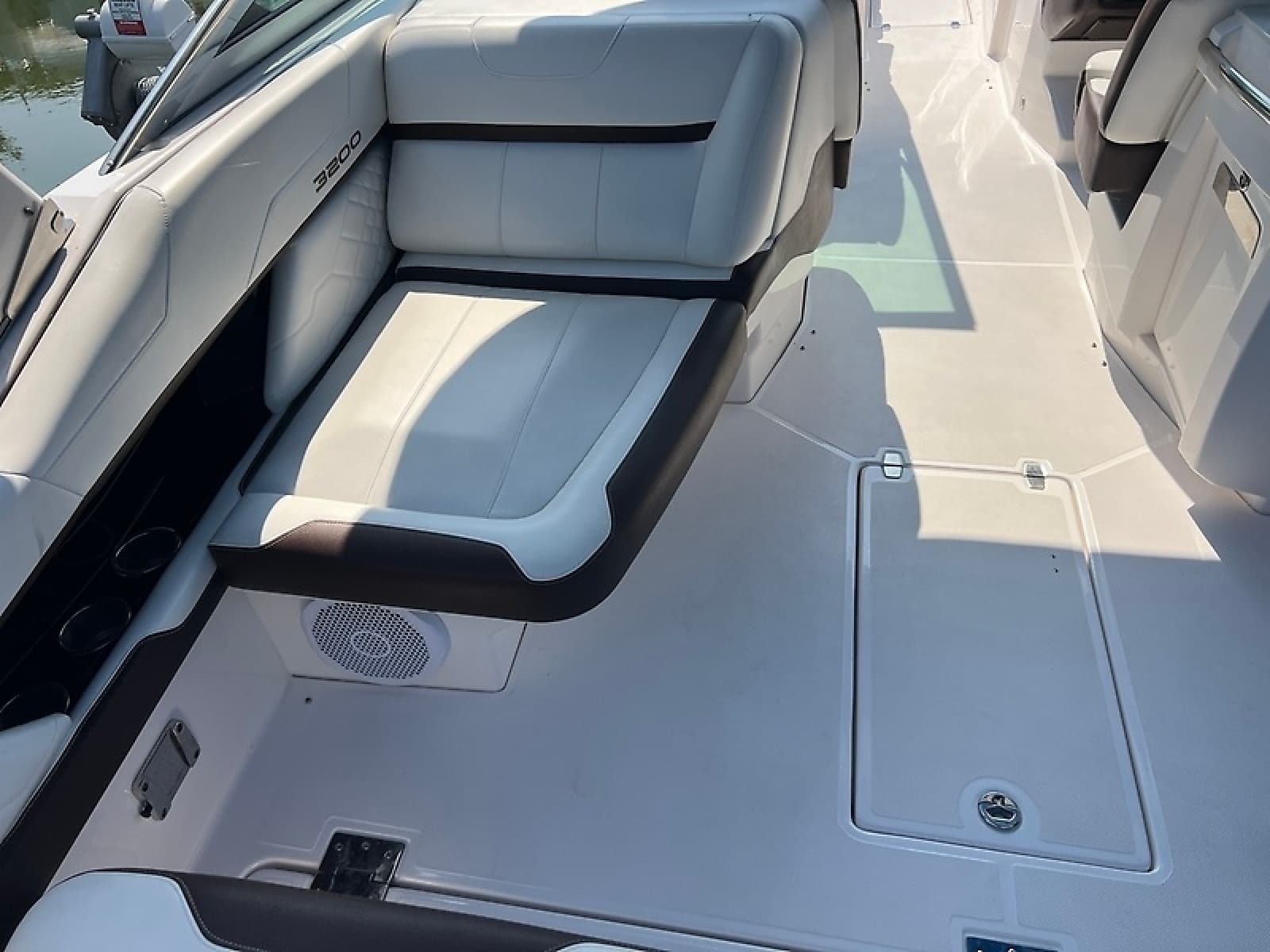 2016 Regal 3200 Bowrider - Photo 22