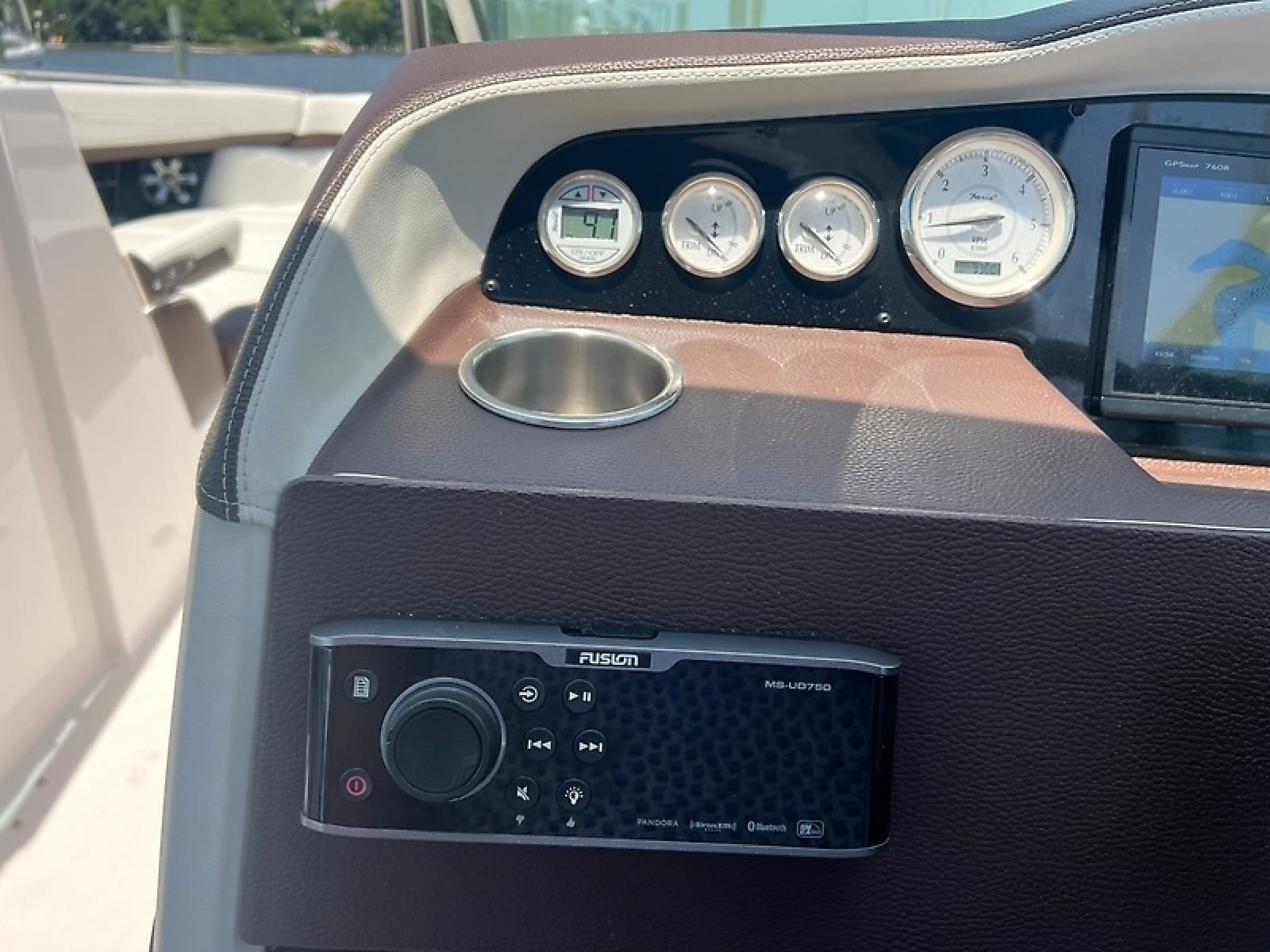 2016 Regal 3200 Bowrider - Photo 15