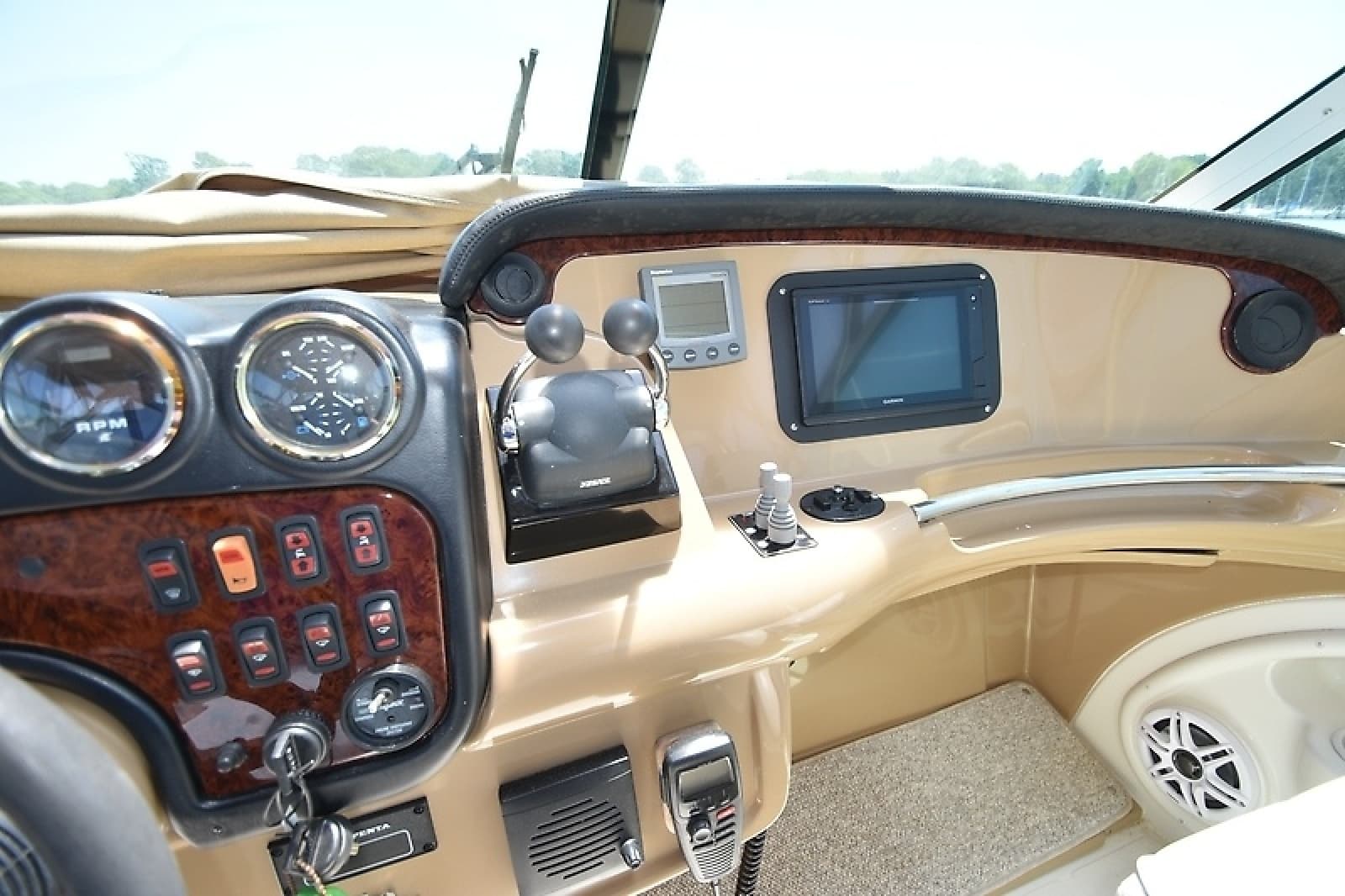 2004 Carver 466 Motor Yacht - Photo 25