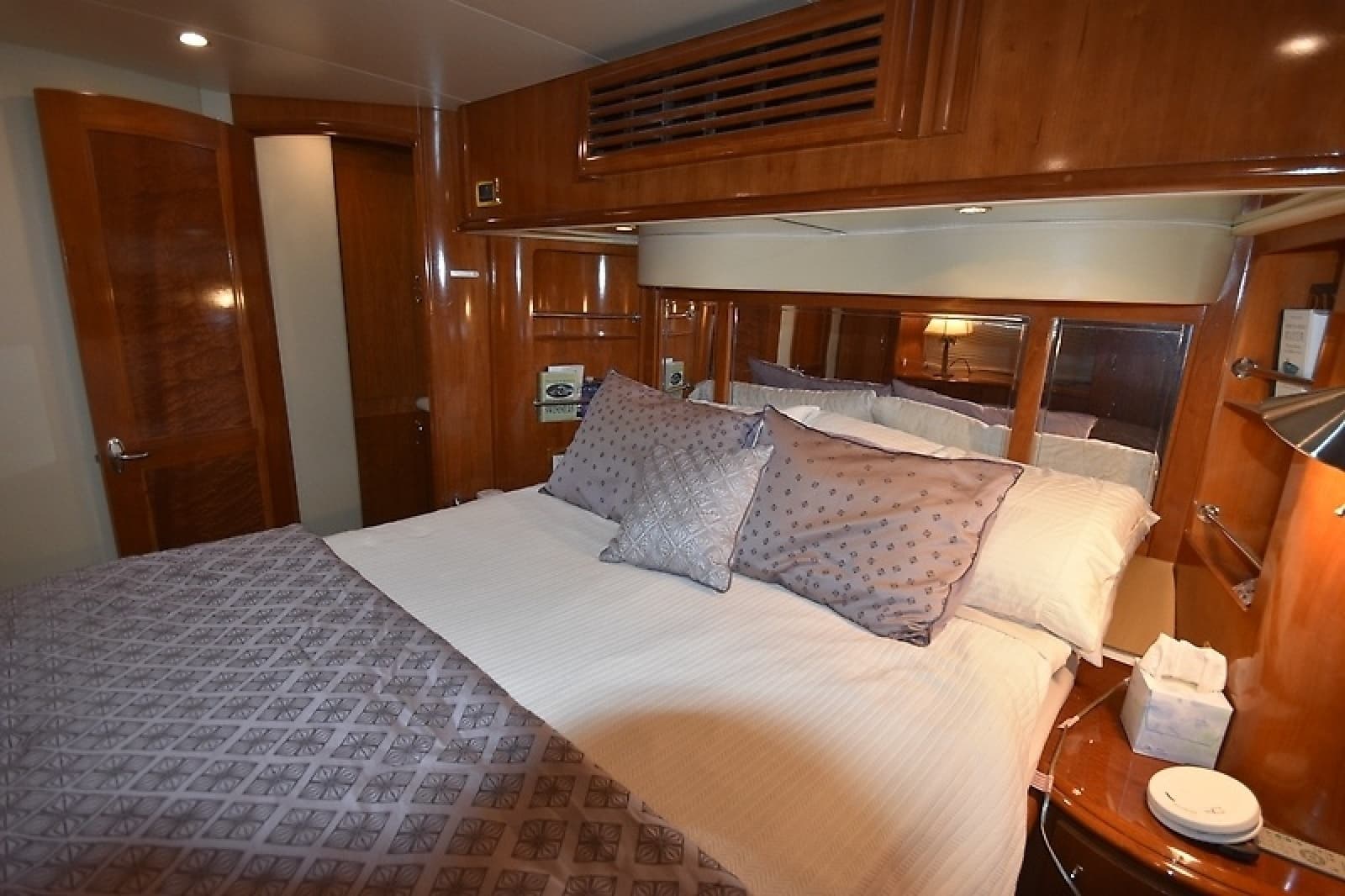 2004 Carver 466 Motor Yacht - Photo 51