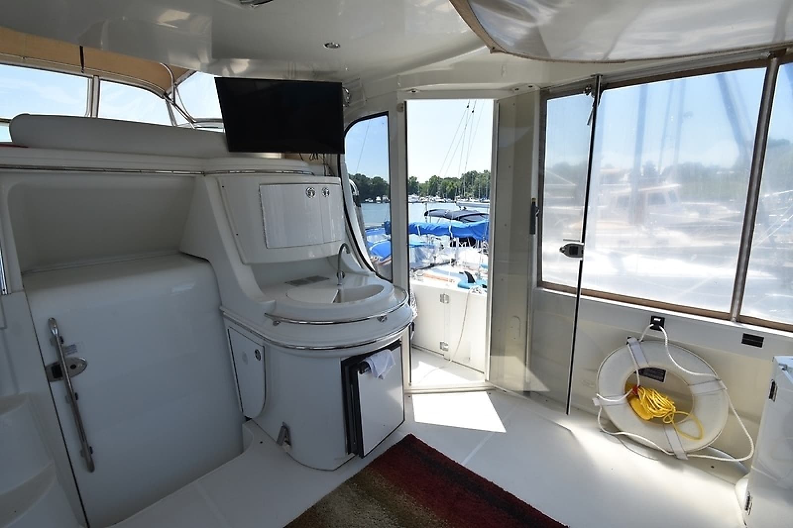 2004 Carver 466 Motor Yacht - Photo 5