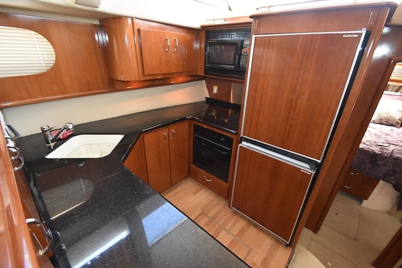 2004 Carver 466 Motor Yacht - Photo 35