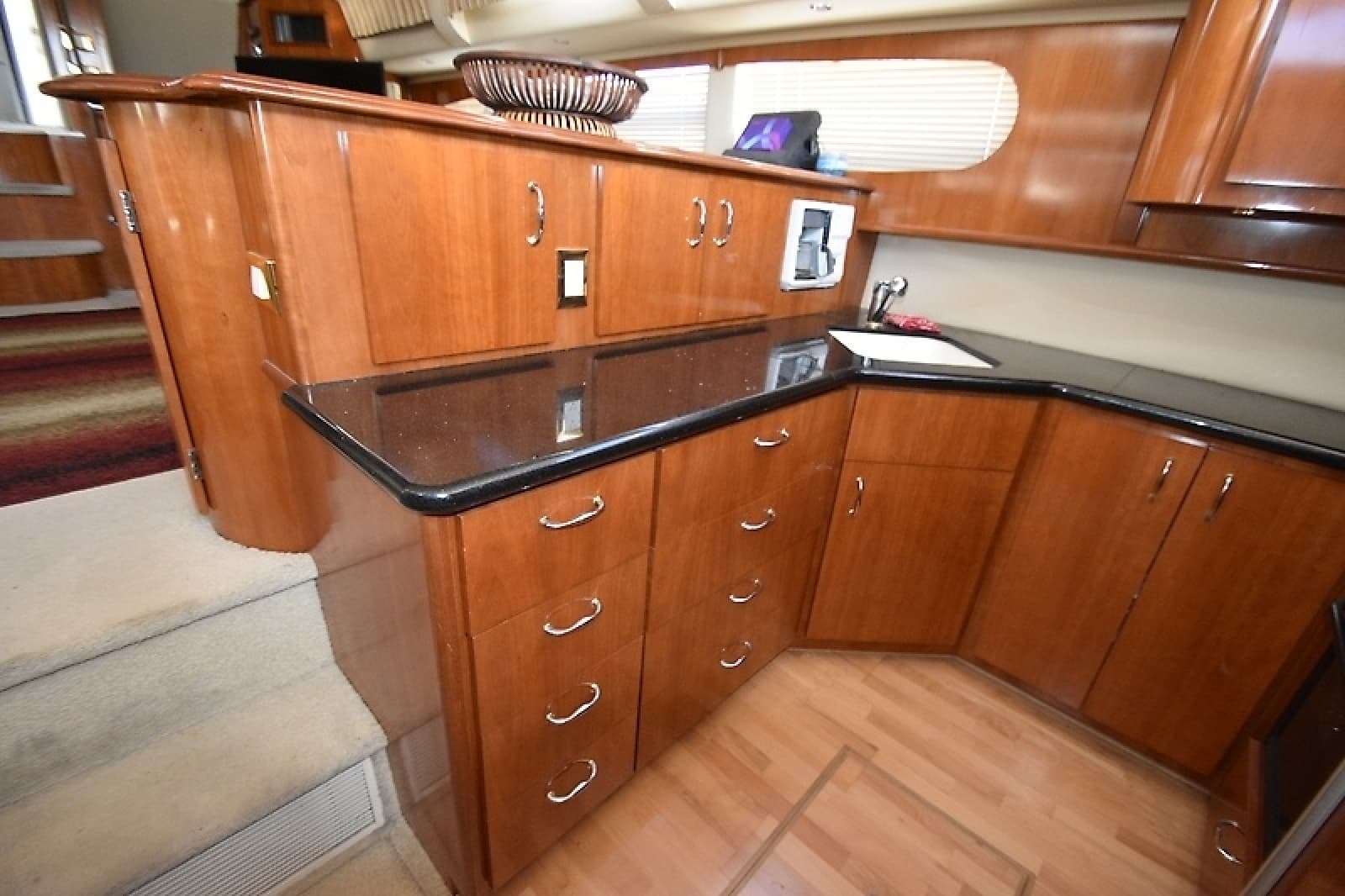 2004 Carver 466 Motor Yacht - Photo 36