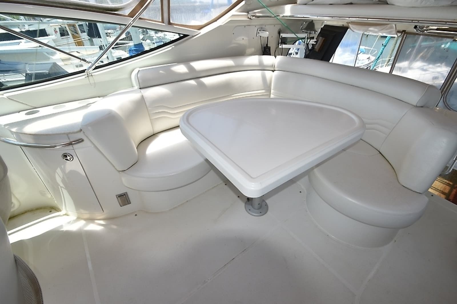 2004 Carver 466 Motor Yacht - Photo 14