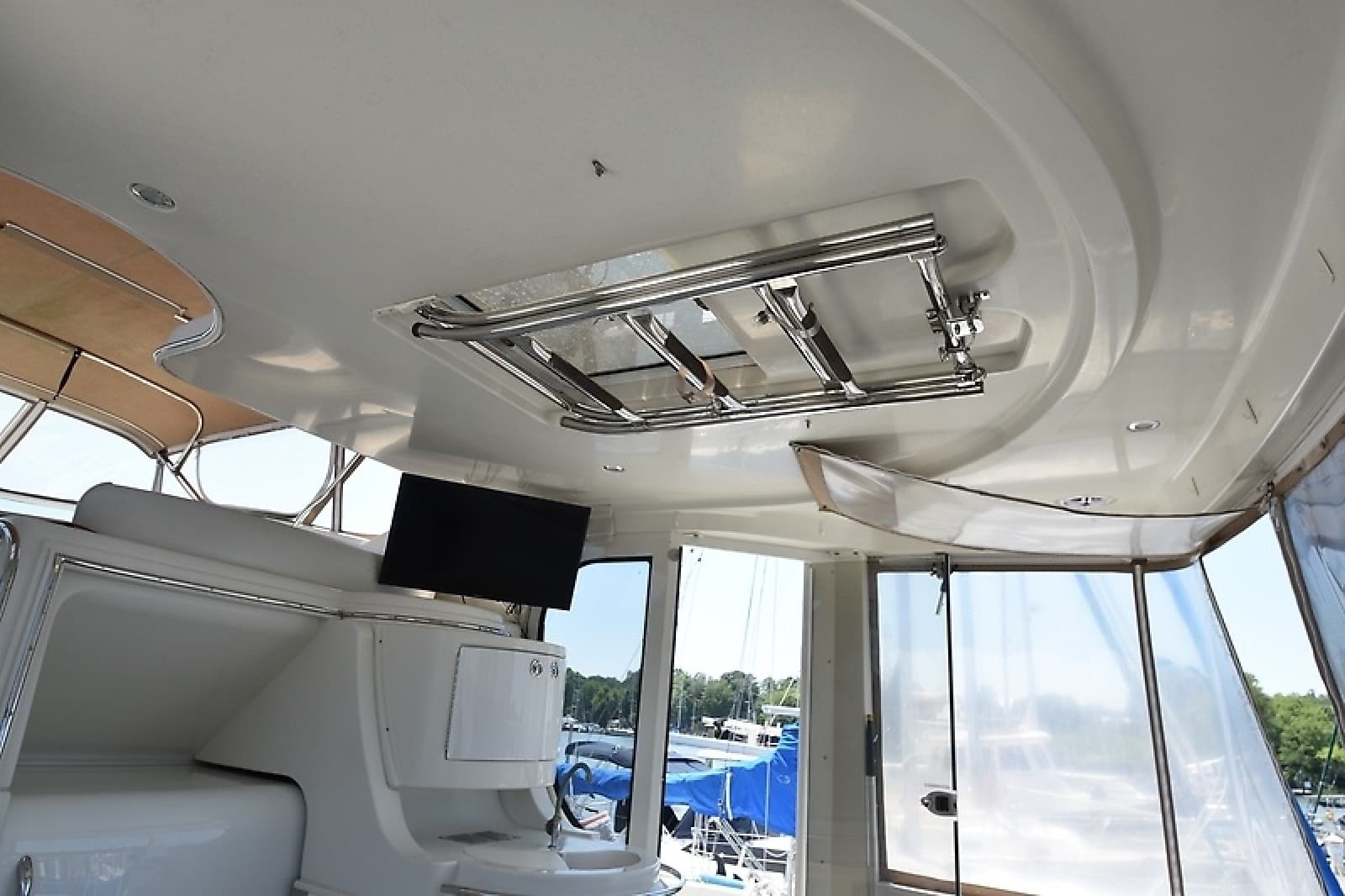 2004 Carver 466 Motor Yacht - Photo 8