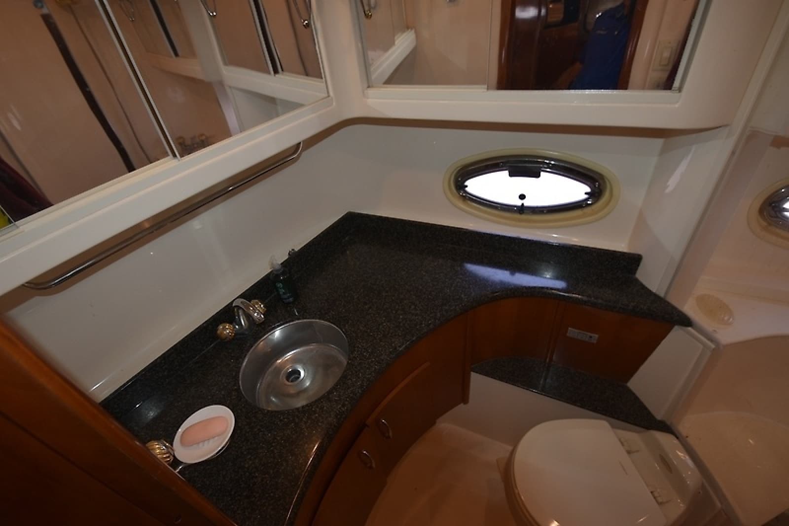 2004 Carver 466 Motor Yacht - Photo 57