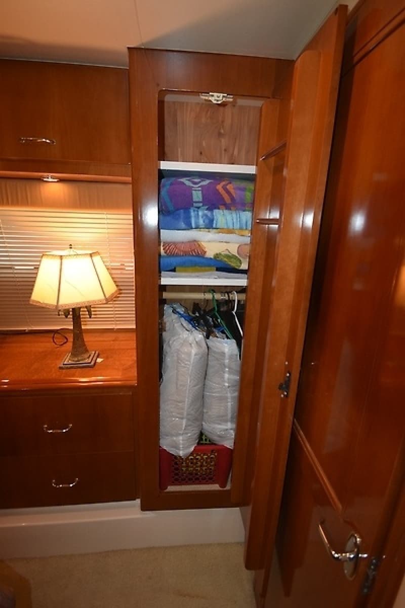 2004 Carver 466 Motor Yacht - Photo 53