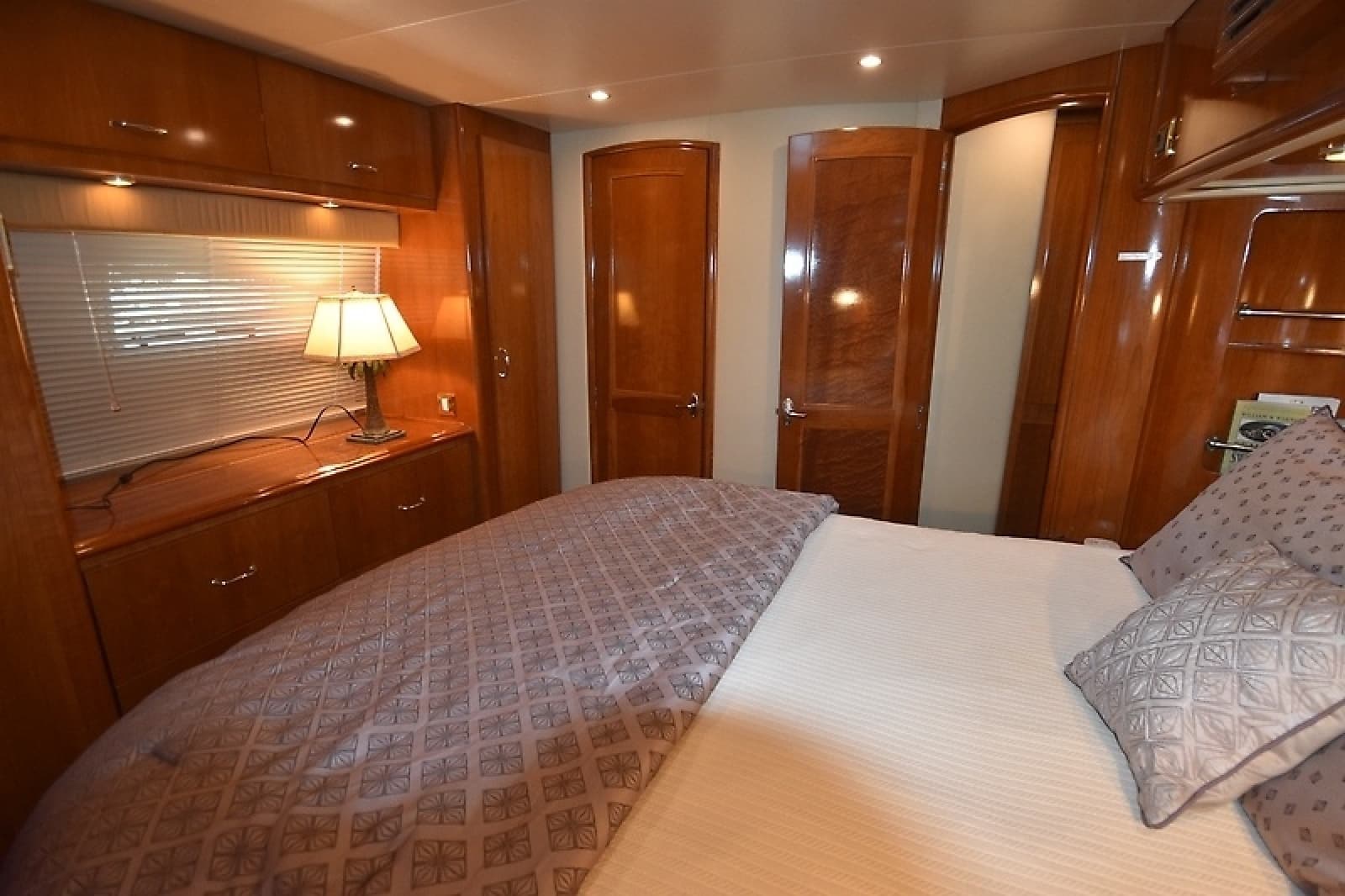 2004 Carver 466 Motor Yacht - Photo 50