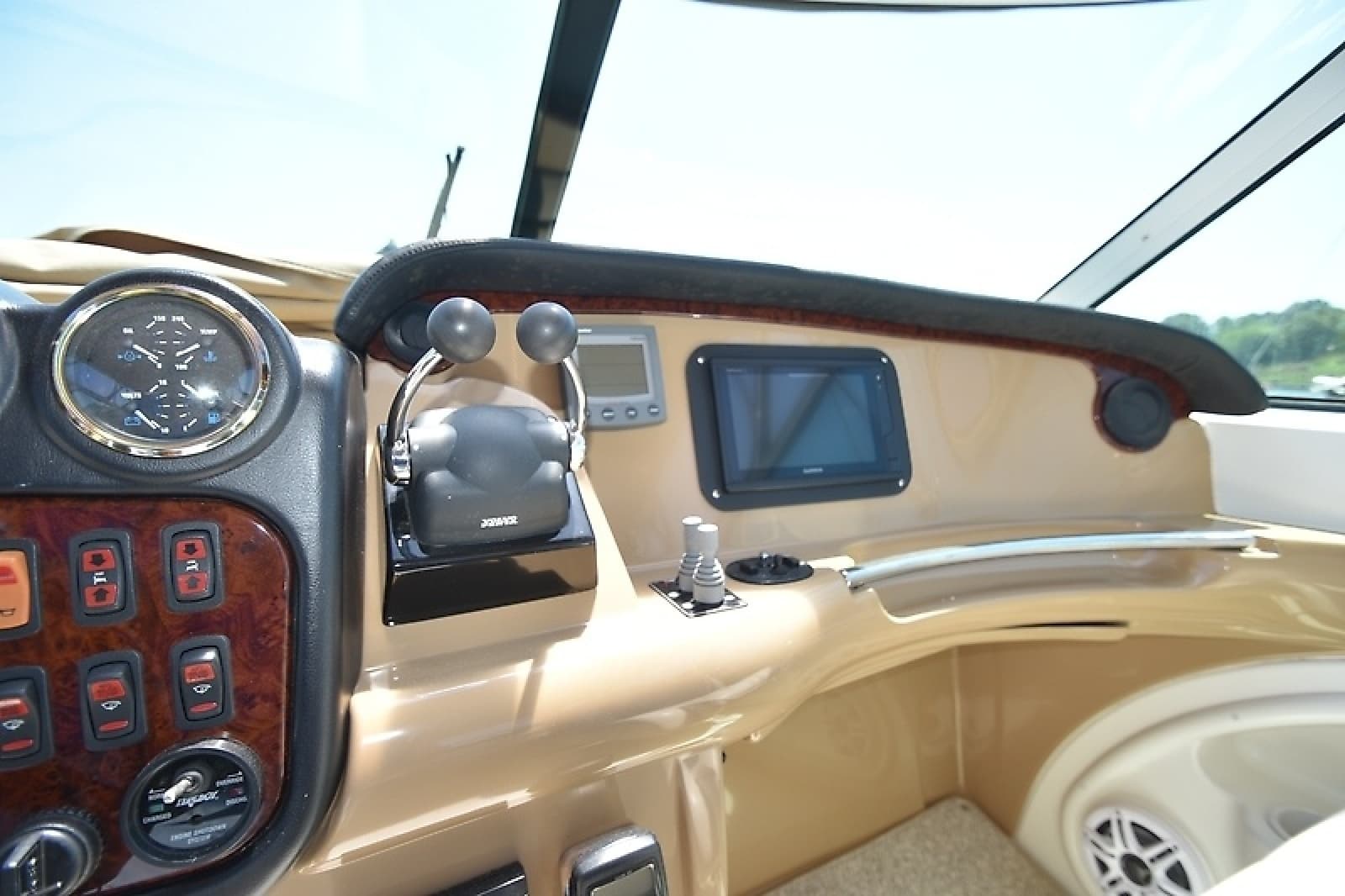 2004 Carver 466 Motor Yacht - Photo 21