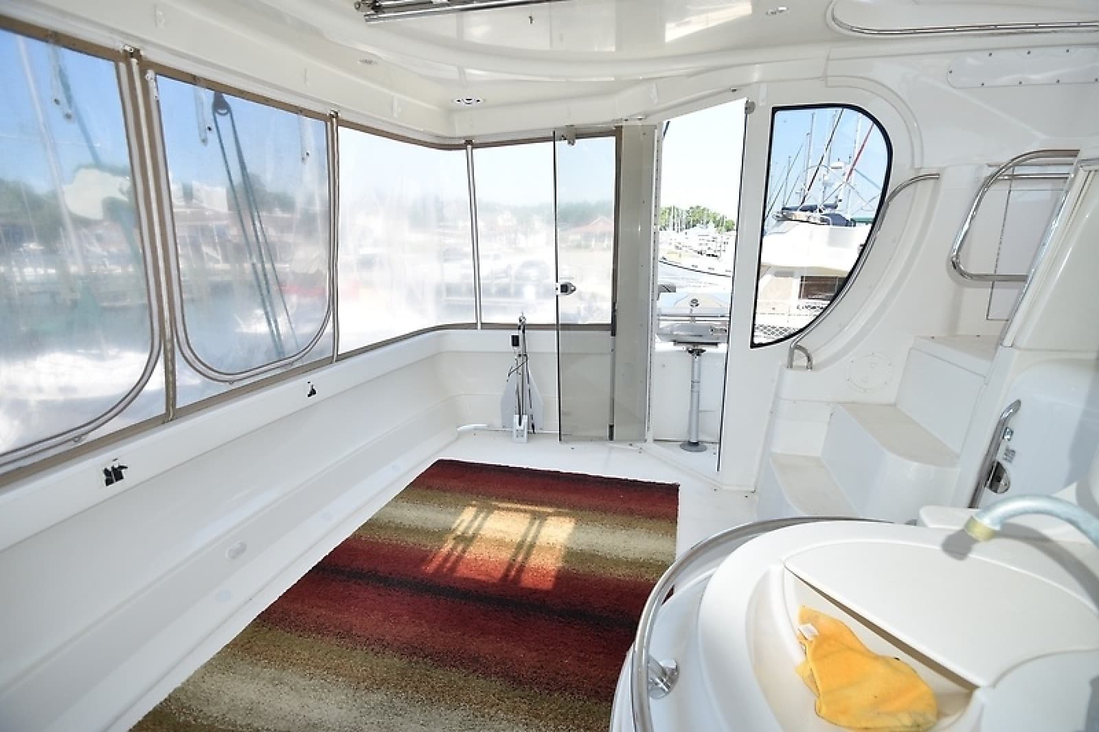 2004 Carver 466 Motor Yacht - Photo 6