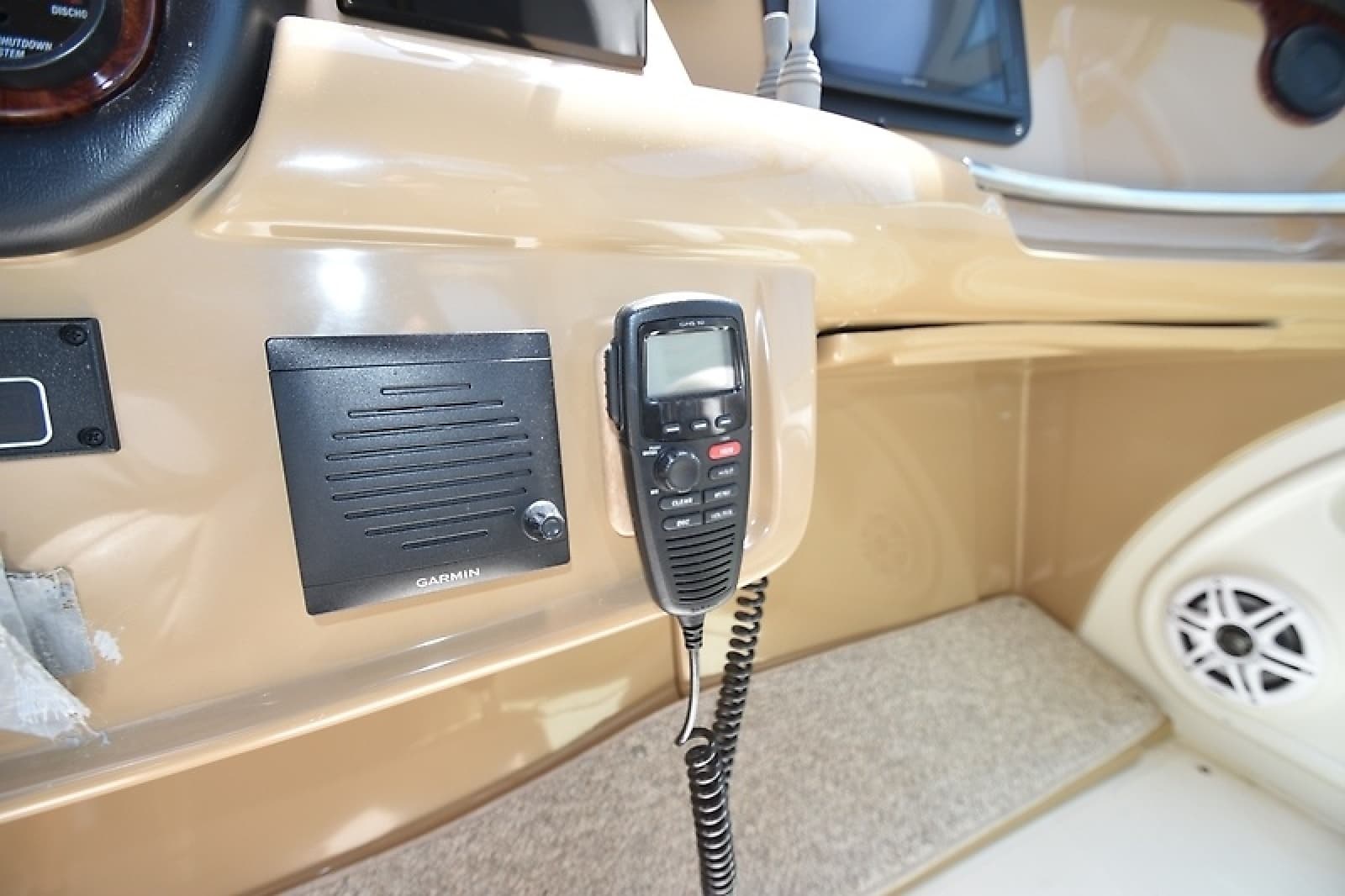 2004 Carver 466 Motor Yacht - Photo 24