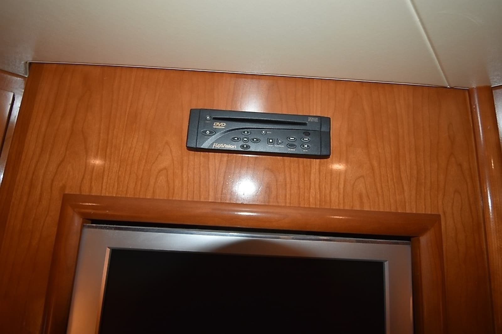 2004 Carver 466 Motor Yacht - Photo 47