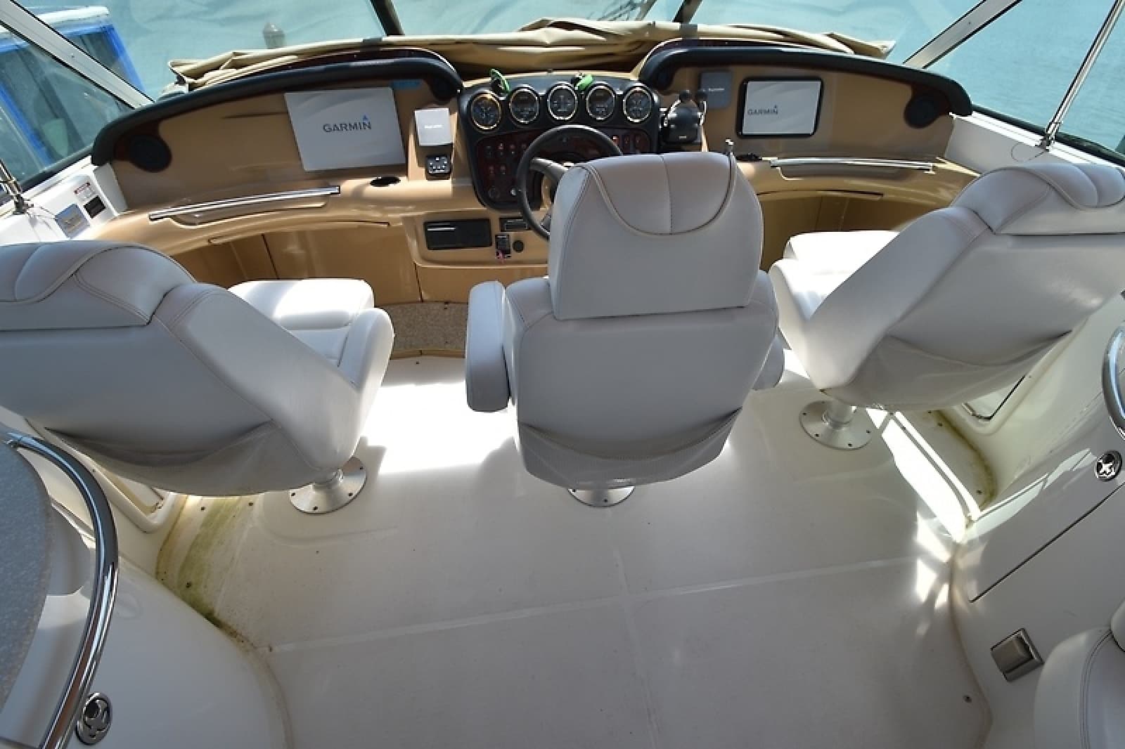 2004 Carver 466 Motor Yacht - Photo 16