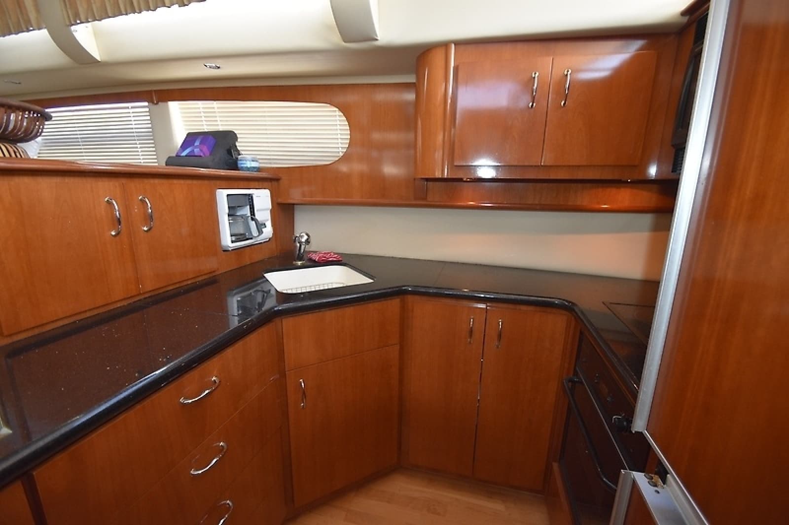 2004 Carver 466 Motor Yacht - Photo 37