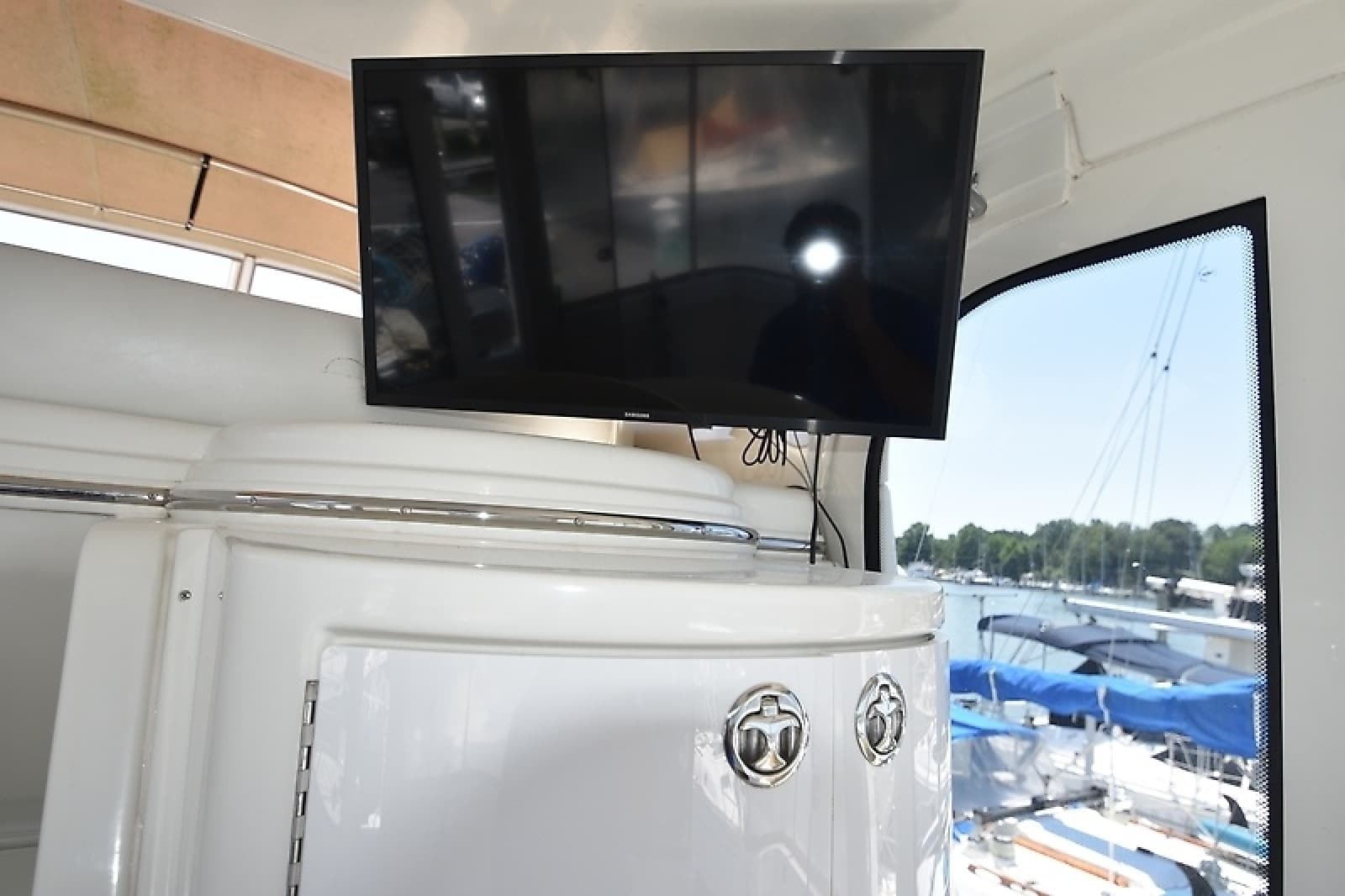 2004 Carver 466 Motor Yacht - Photo 9