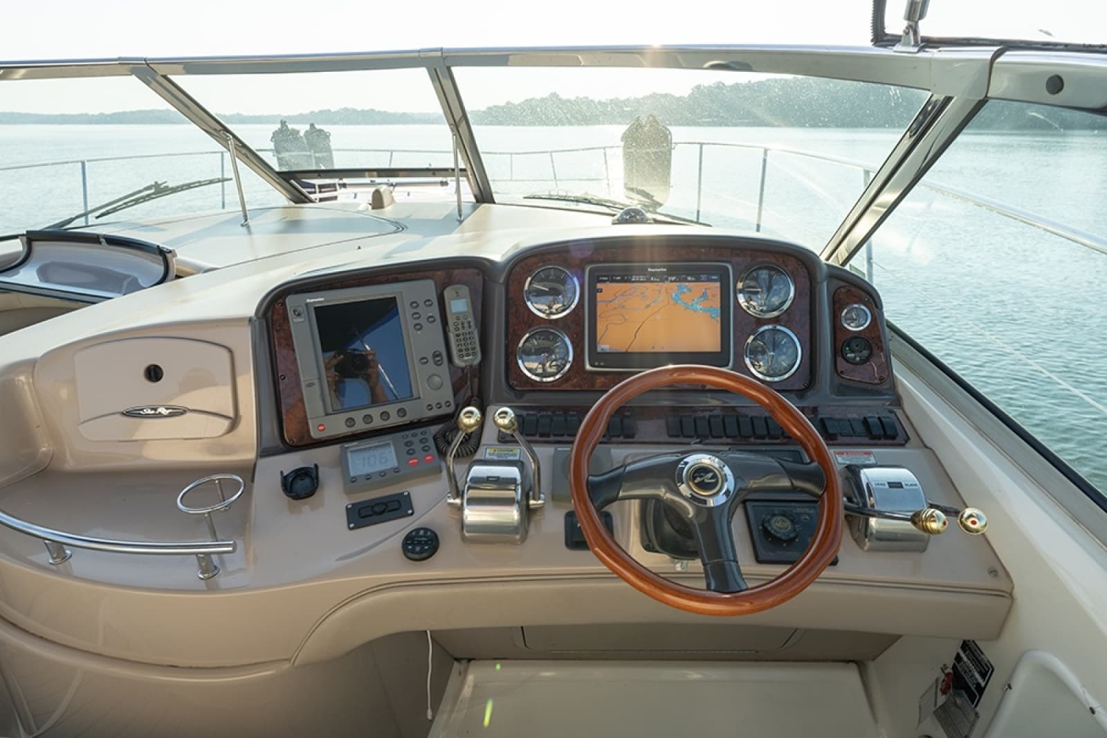 2003 Sea Ray 420 Sundancer - Photo 14
