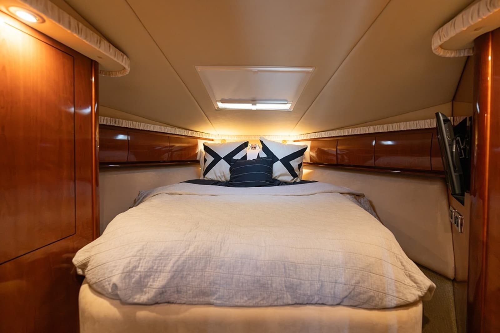 2003 Sea Ray 420 Sundancer - Photo 10