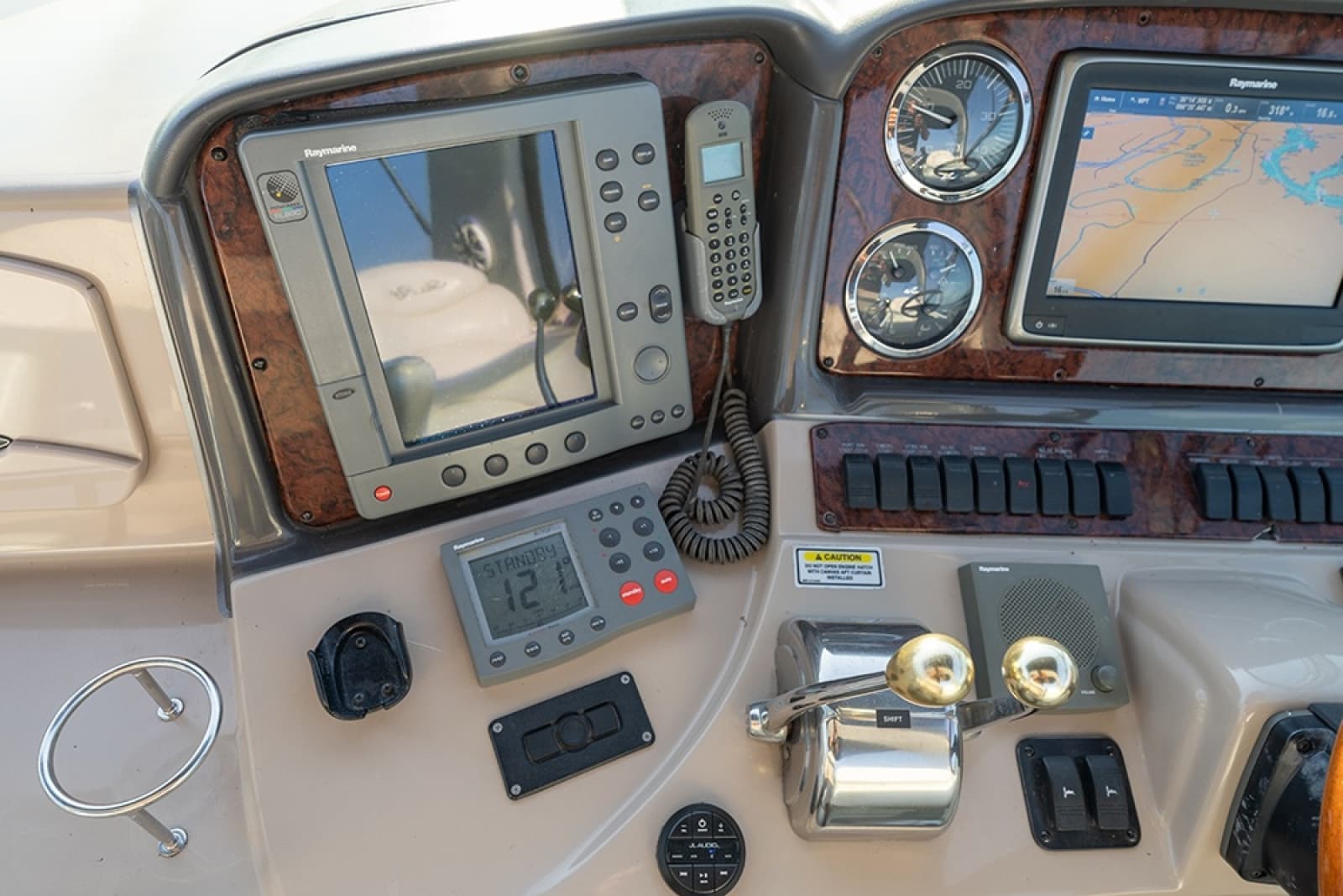 2003 Sea Ray 420 Sundancer - Photo 15