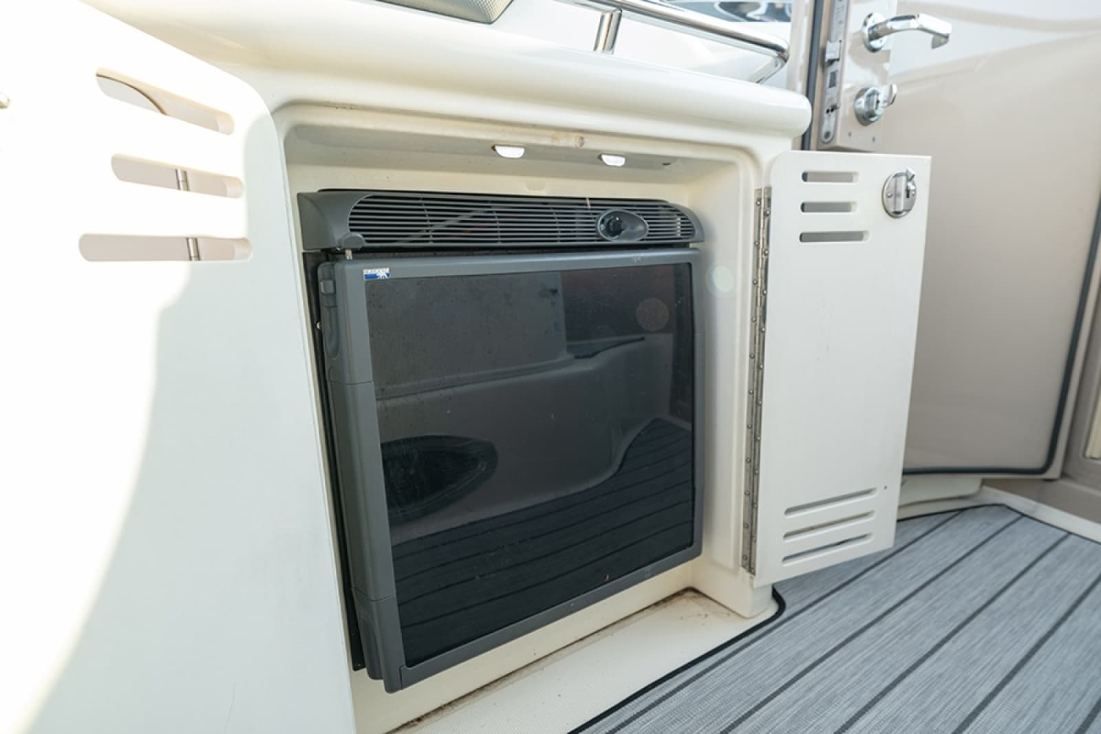 2003 Sea Ray 420 Sundancer - Photo 38