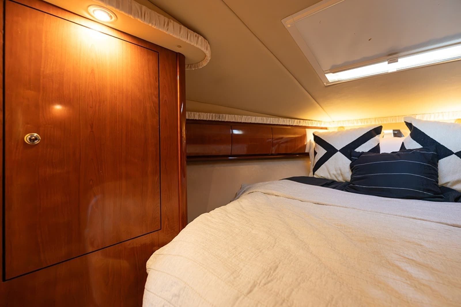 2003 Sea Ray 420 Sundancer - Photo 27