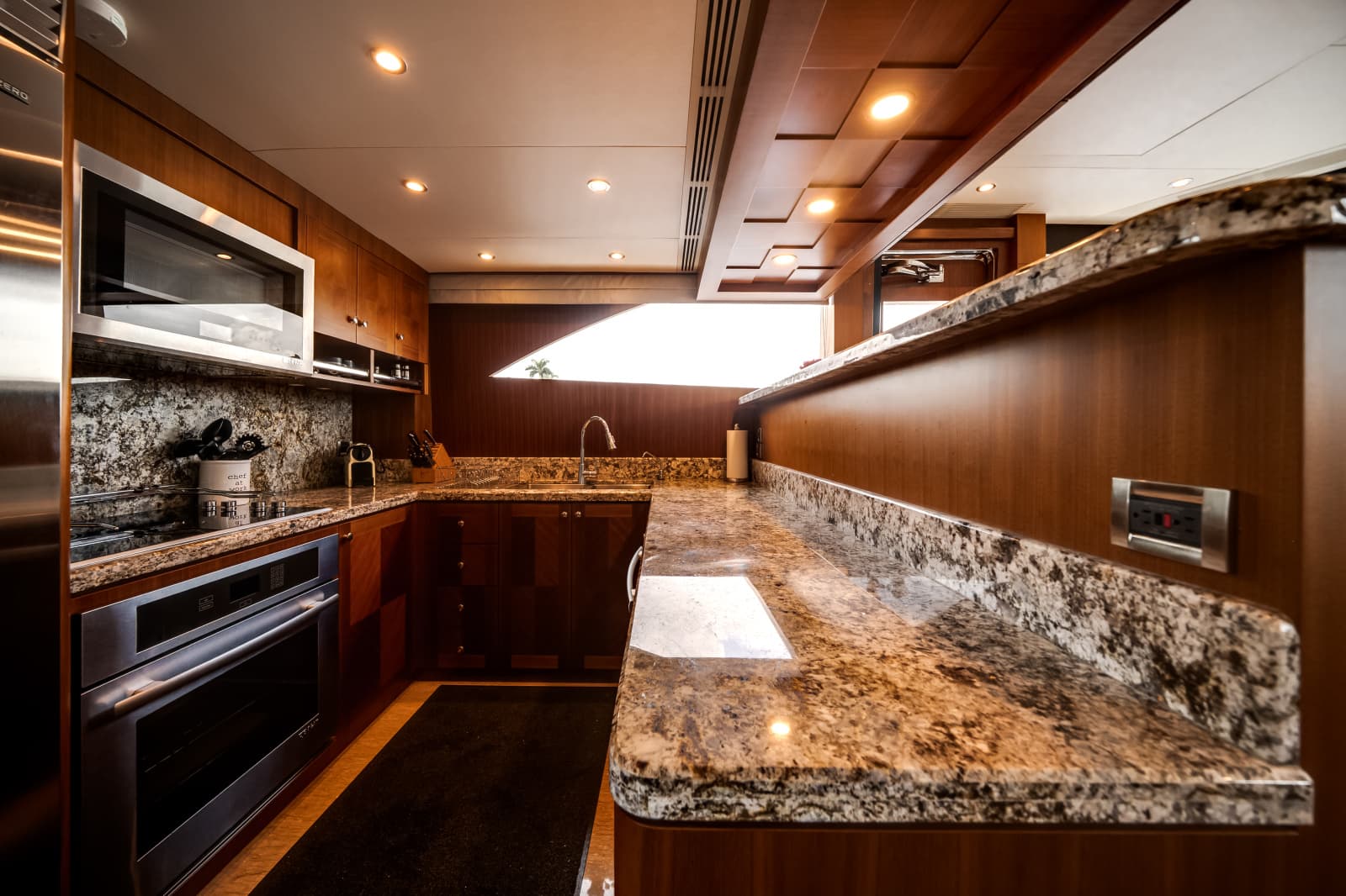 2016 Ocean Alexander 90 SKY LOUNGE - Photo 23