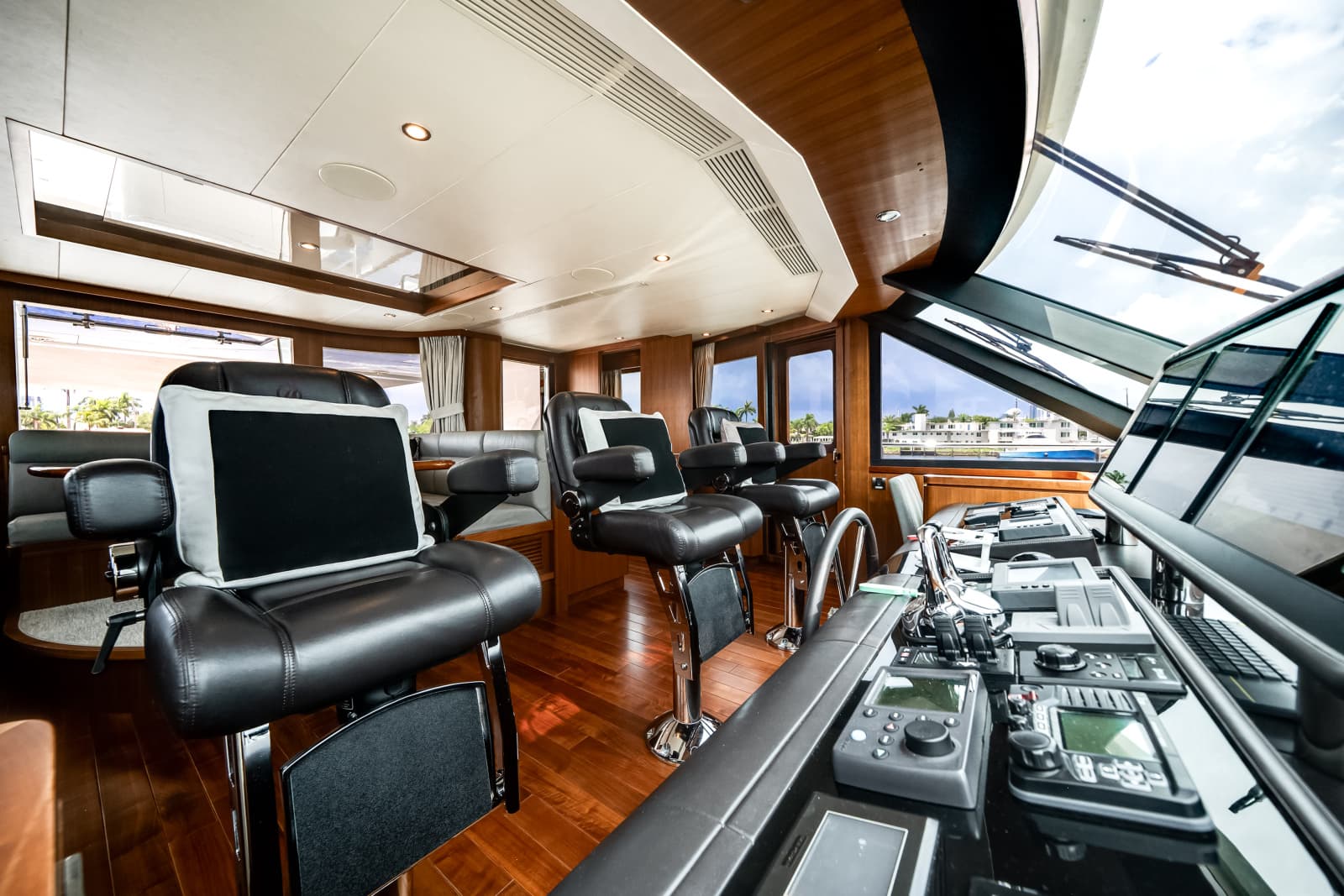 2016 Ocean Alexander 90 SKY LOUNGE - Photo 52
