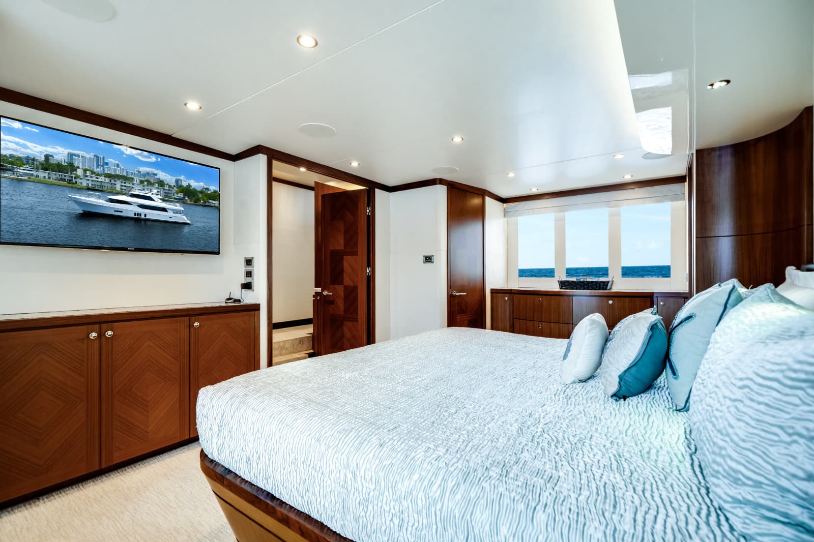2016 Ocean Alexander 90 SKY LOUNGE - Photo 24