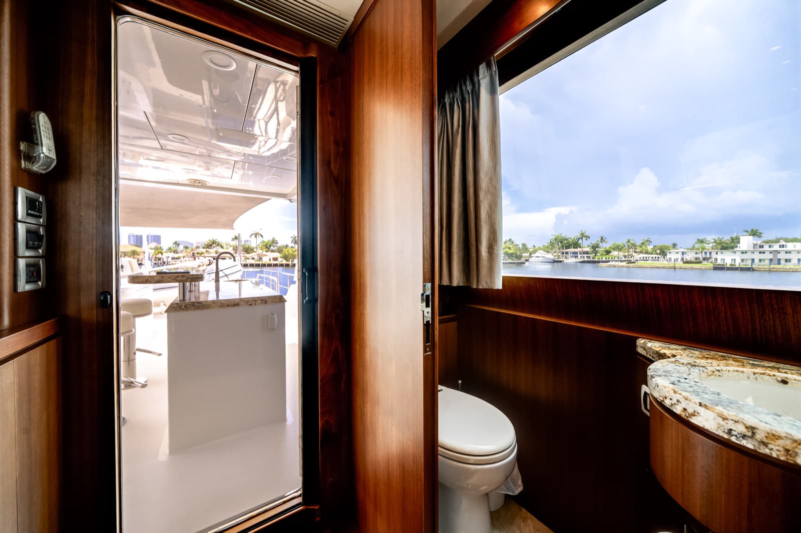 2016 Ocean Alexander 90 SKY LOUNGE - Photo 53