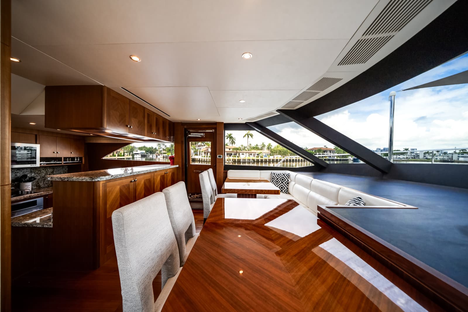 2016 Ocean Alexander 90 SKY LOUNGE - Photo 27