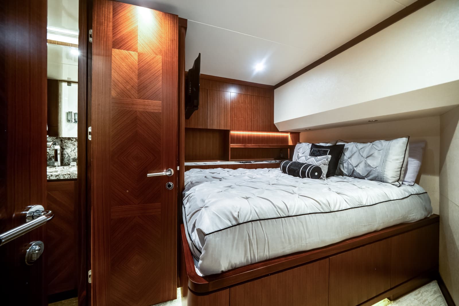 2016 Ocean Alexander 90 SKY LOUNGE - Photo 37